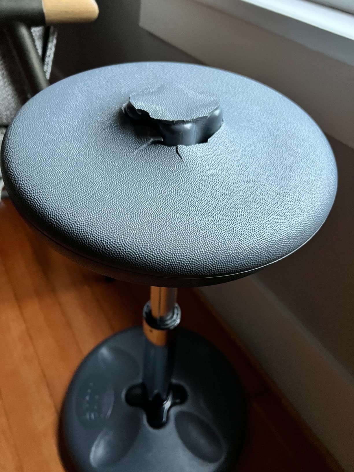 KORE DESIGN Adjustable Wobble Stool Chair, Girls/Boys Kid Desk Stools, Ergonomic Small Office Chairs, Flexible Seating, Active Kids, ADD/ADHD, Classroom, Home, Age 6-11, Standard (14-19in) Sand Dollar customer photo 2