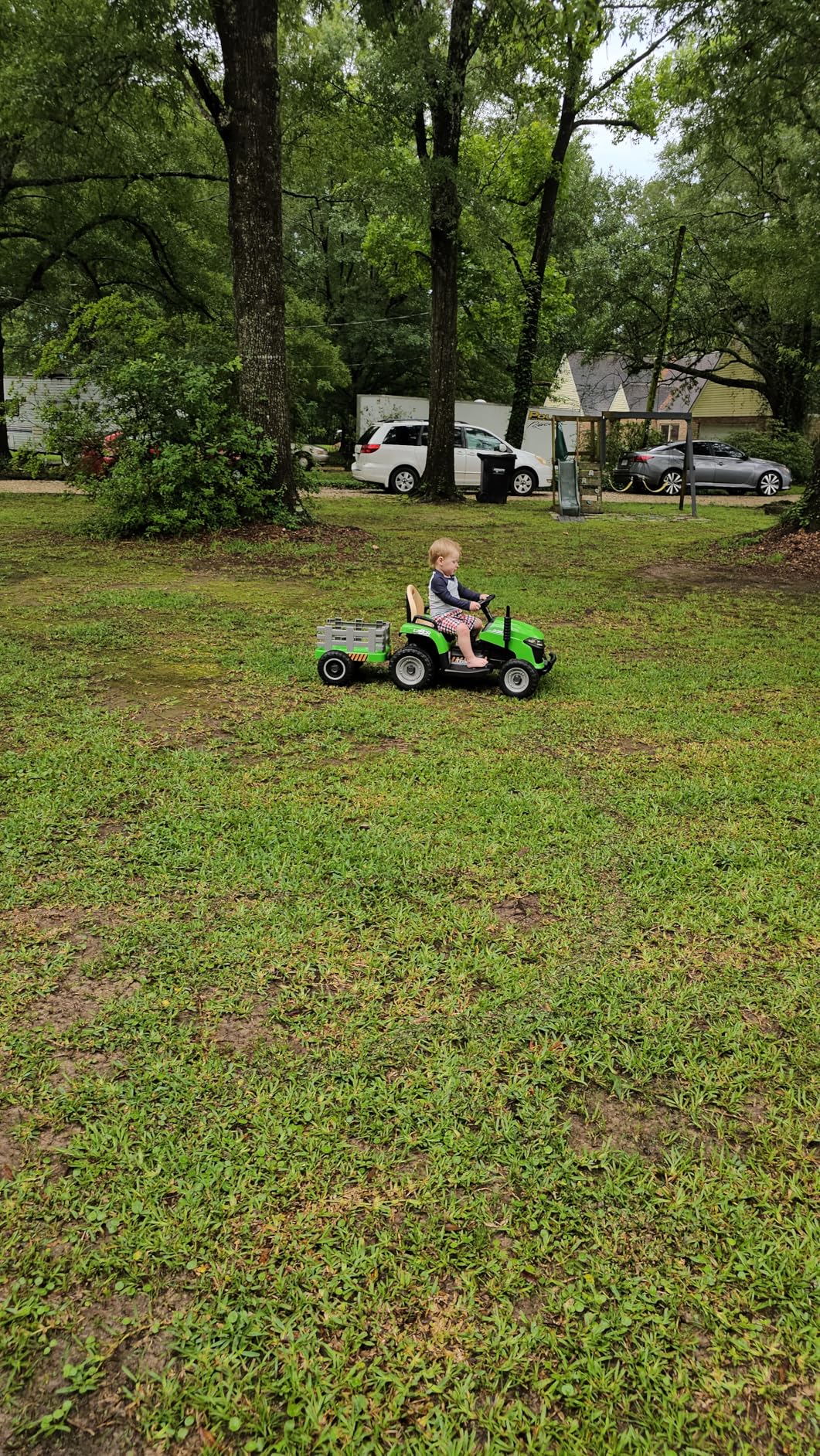 ARBELI 12V 7AH Ride on Tractor w/Tiltable Trailer & Remote Control, 2x45W Motors, Bluetooth, Music, Ride on Toys for Kids Ages 2-5 (Green) customer photo 1