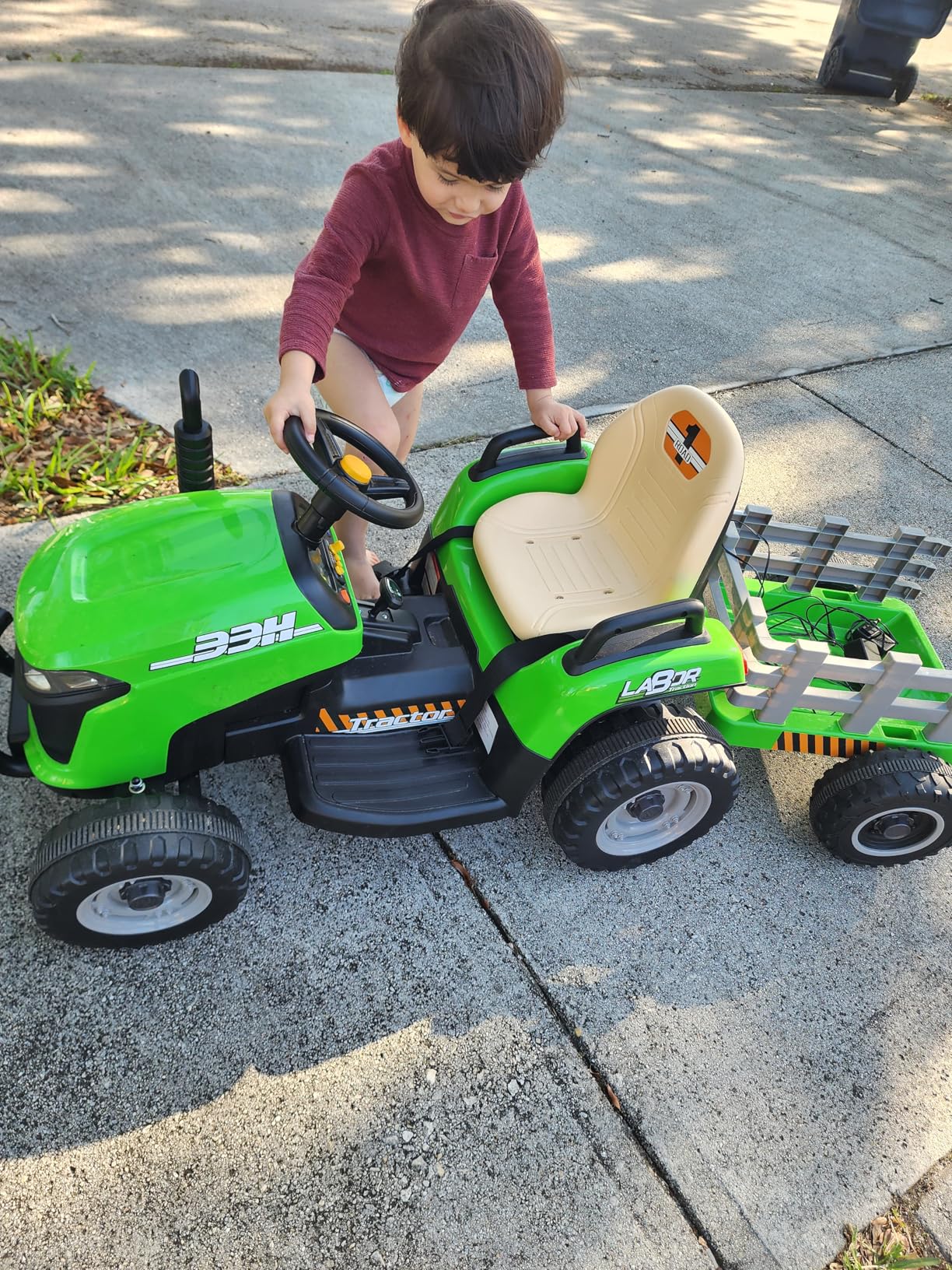 ARBELI 12V 7AH Ride on Tractor w/Tiltable Trailer & Remote Control, 2x45W Motors, Bluetooth, Music, Ride on Toys for Kids Ages 2-5 (Green) customer photo 2