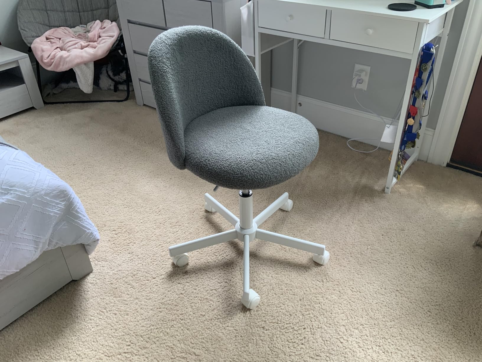 VINGLI Cute Candy Chair Armless Comfy Small Office Desk Vanity Chair with Wheels & Lumbar Support Teddy Adjustable Rolling Swivel Computer Task Chair for Home Office Bedroom Gentle Pink customer photo 2