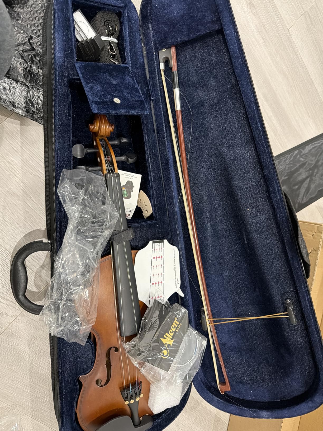 Aileen 1/2 Violin Set, Beginners Fiddle Kit for Teenagers with Hard Case, Music Stand, Shoulder Rest, Rosin, Bow, Tuner, Extra Strings, Mute, Wall Mount, Fingerboard Sticker, Cleaning Cloth customer photo 2