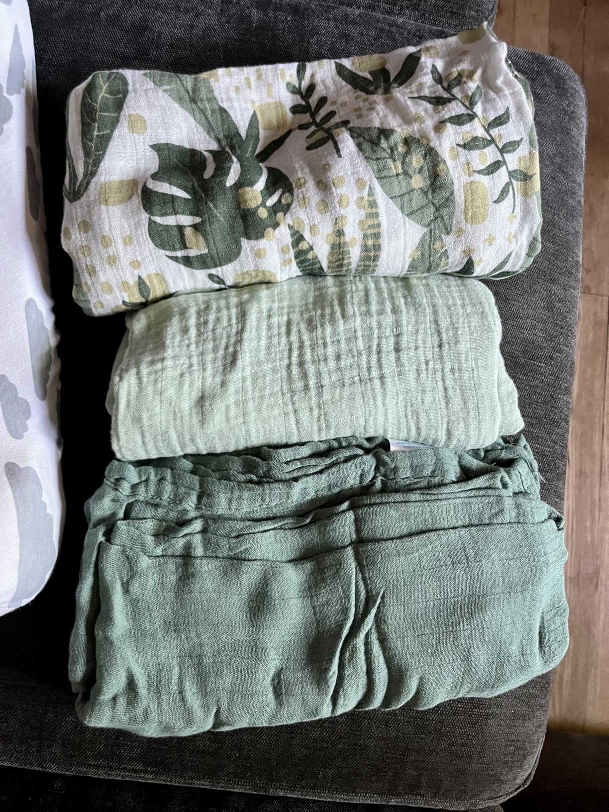 Yoofoss Muslin Swaddle Blankets, Organic Baby Blankets, 47 x 47 Inches Receiving Blanket for Baby Boys and Girls, Baby Essentials for Newborns Soft Breathable customer photo 1
