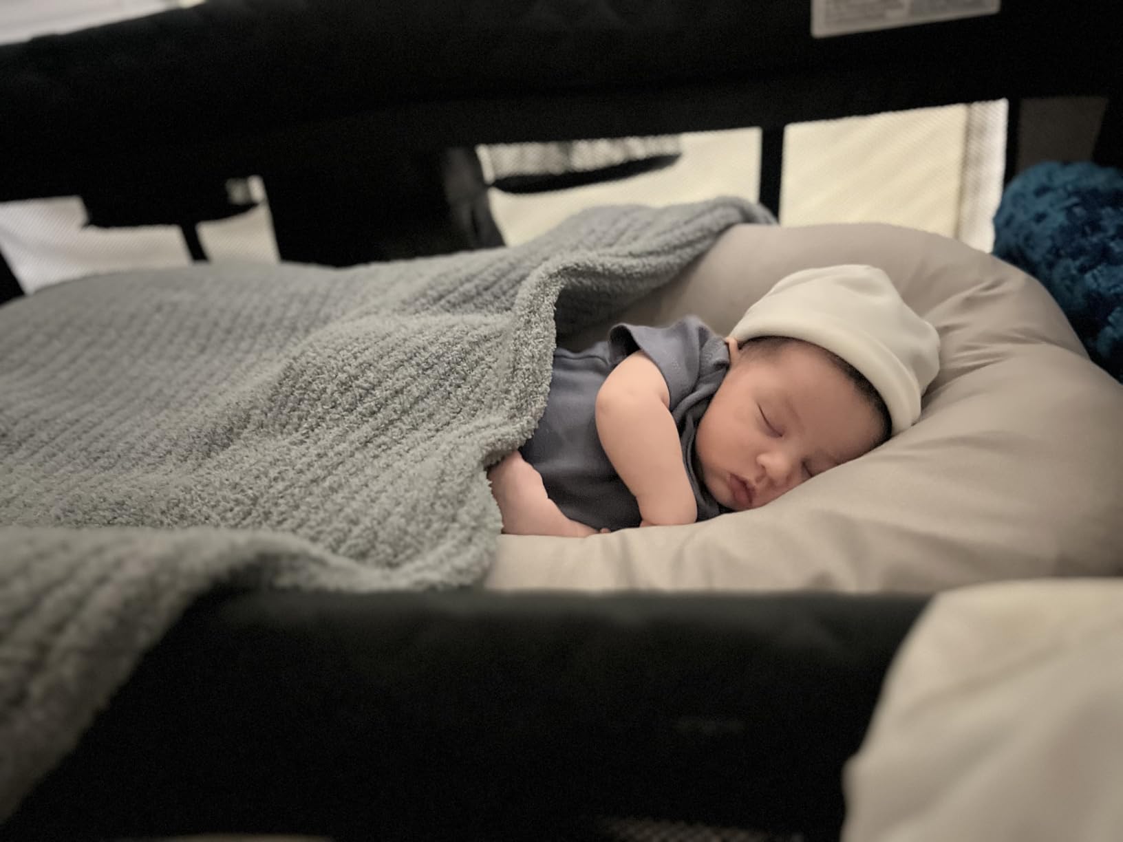 Lucakuins Baby Lounger, Bionic Design Baby Lounger for Newborn 0-24 Months, Soft Organic Cotton Breathable Lounger for Infants (Lovely Green) customer photo 1