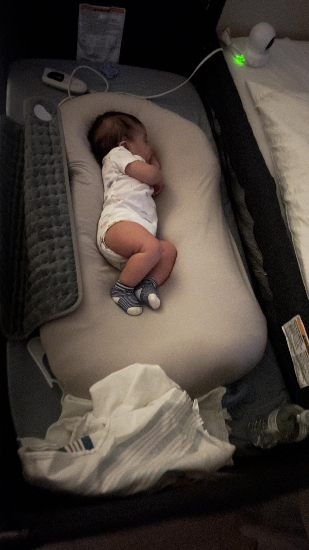 Lucakuins Baby Lounger, Bionic Design Baby Lounger for Newborn 0-24 Months, Soft Organic Cotton Breathable Lounger for Infants (Lovely Green) customer photo 2
