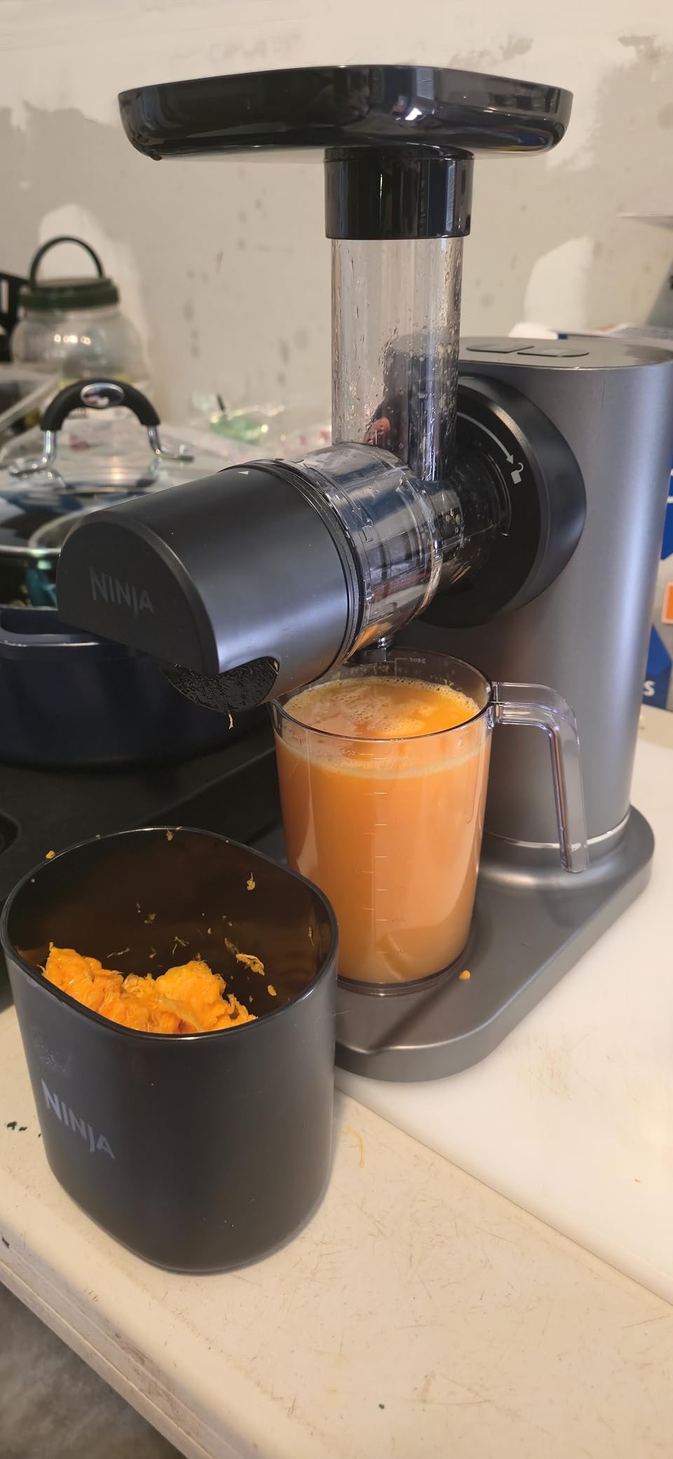 Ninja NeverClog Cold Press Juicer | Powerful Electric Slow Masticating Juicer with Pulp Control | XL Capacity | 24 oz. Juice Jug & 36 oz. Pulp Container | Dishwasher Safe | Navy | 150W | JC151NV customer photo 2