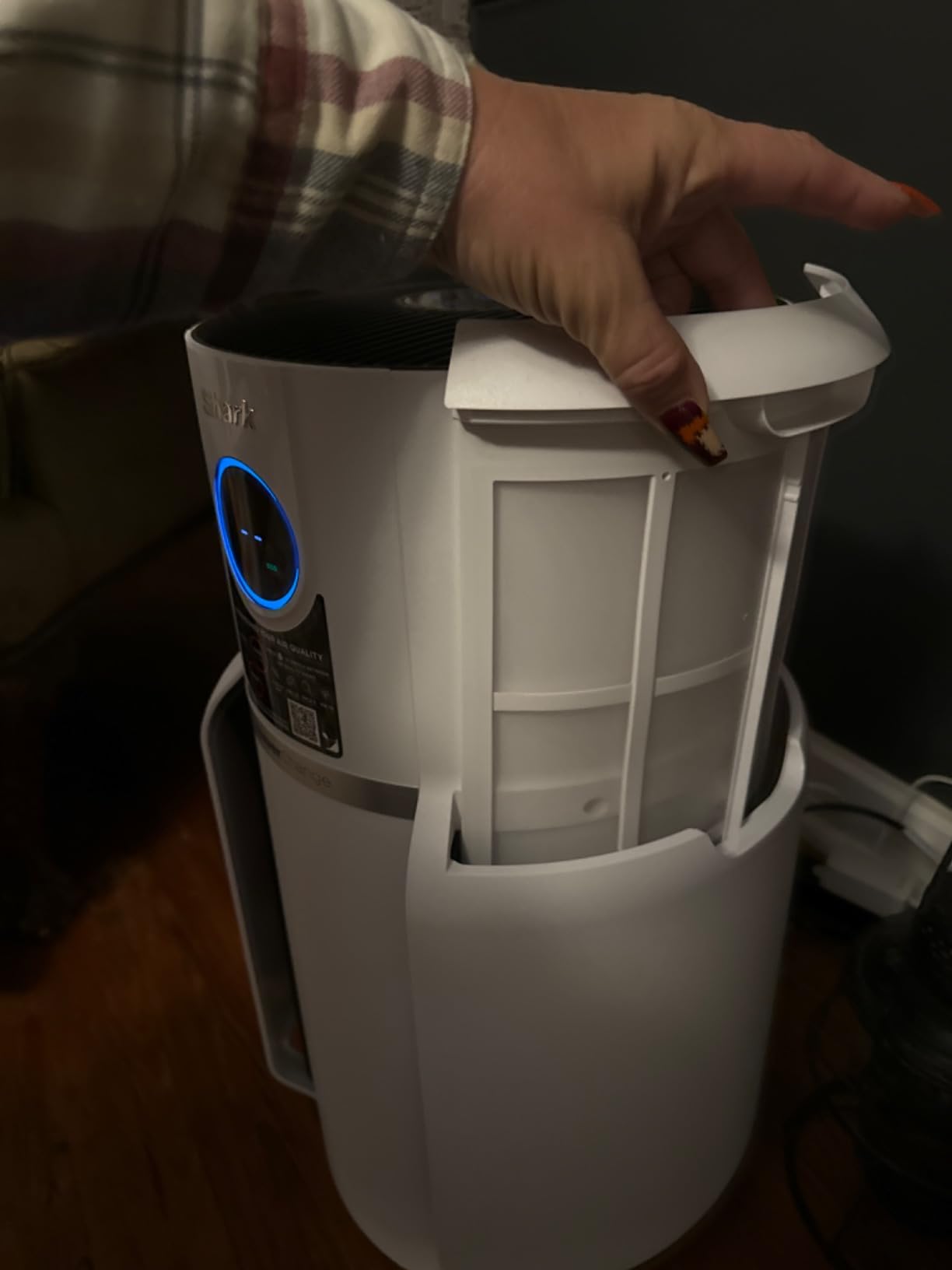 Shark Air Purifier for Home, NeverChange Compact Pro, for Bedroom, Nursery, Home Office, Dorm, HEPA-Exceeding Filter, Captures Pollutants, Pet Dander, Dust, Odor, Smoke, and More, HP071BRN, Winter Fog customer photo 2