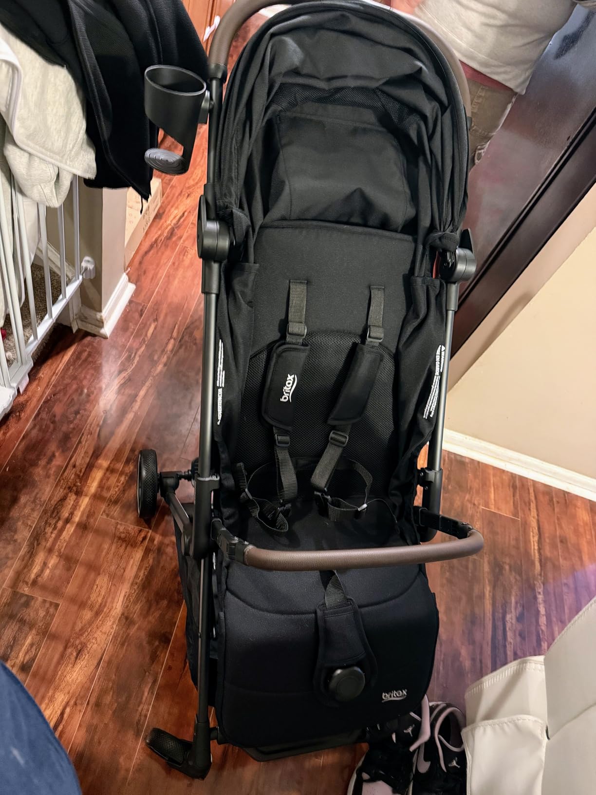 Britax Juniper Compact On-the-Go Stroller, Effortless Fastpack System with One-Hand RapidFold, Portable & Lightweight for Travel, Built-in Carry Handle, Ventilating Fabrics, Raven Black customer photo 1