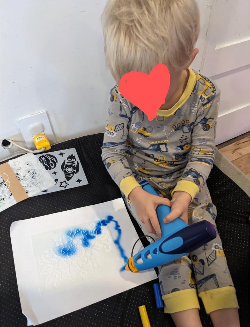 Crayola Marker Airbrush Spray Art Kit, Battery-Powered Sprayer with 8 Washable Markers & 5 Stencils, DIY Craft Set, Ages 6+ customer photo 1