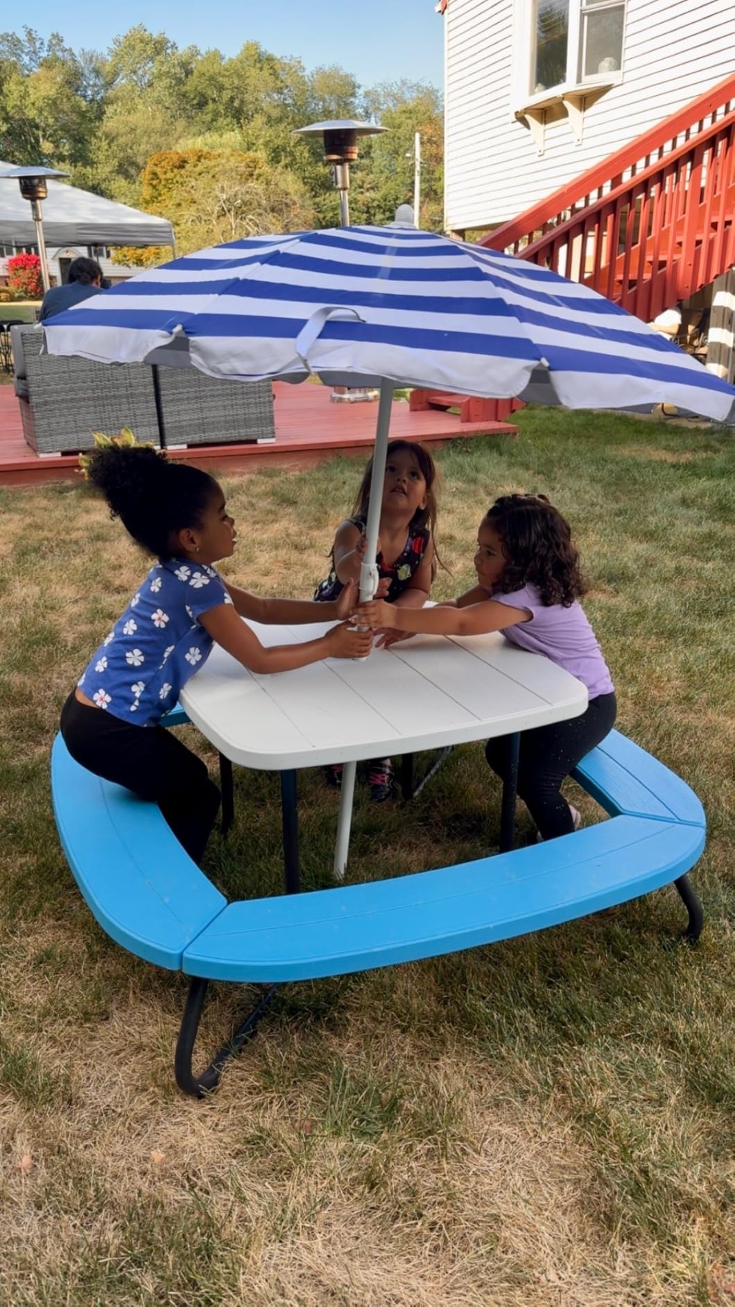 HONEY JOY Kids Picnic Table, 8 Person Toddler Outdoor Table and Chair Set, 4 Built-in Benches, Removable Umbrella, Metal Frame & HDPE Top, Children Outdoor Furniture for Backyard Patio Garden (Blue) customer photo 1