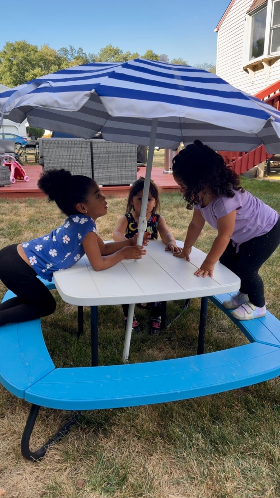 HONEY JOY Kids Picnic Table, 8 Person Toddler Outdoor Table and Chair Set, 4 Built-in Benches, Removable Umbrella, Metal Frame & HDPE Top, Children Outdoor Furniture for Backyard Patio Garden (Blue) customer photo 2