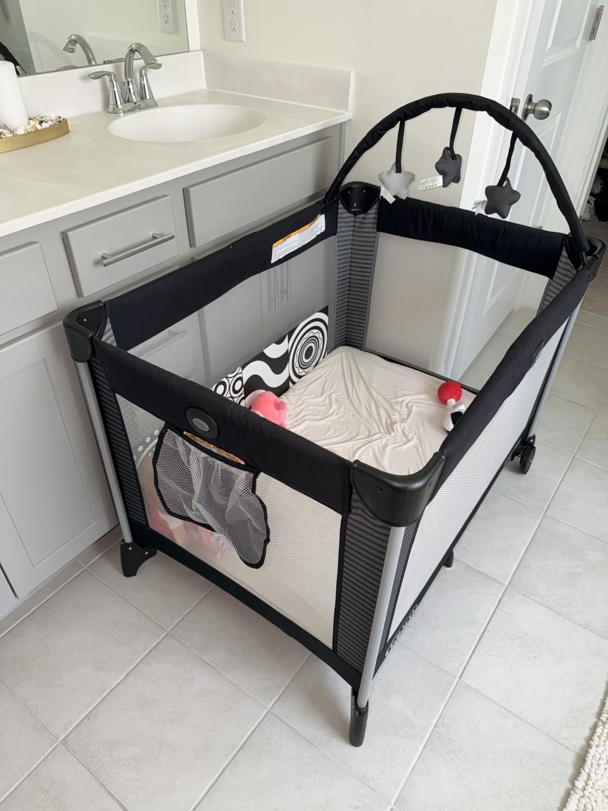 Graco On the Go Zip Pack 'n Play Playard, Folding Playpen with Bassinet, Portable Crib, Lilac Mod customer photo 1