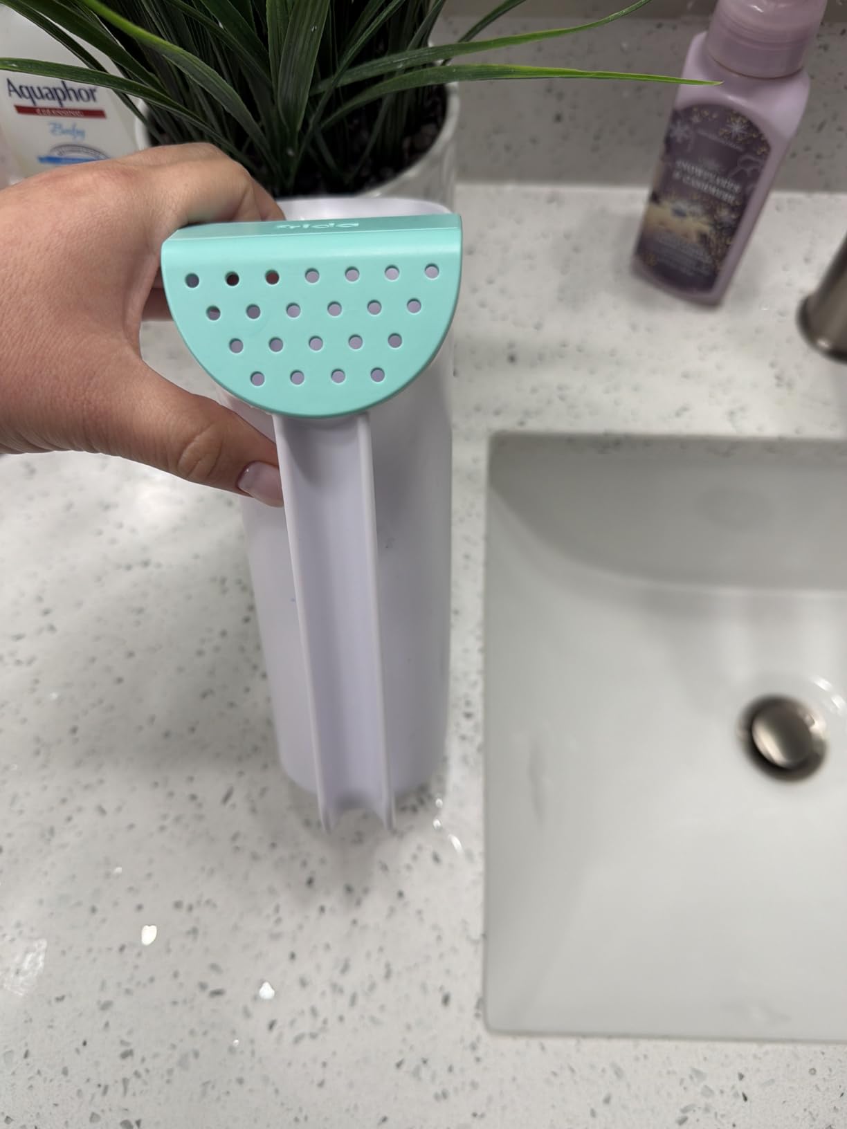 Frida Baby Control The Flow Bathtub Sprayer Attachment for Baby Bathtub, Shower Head with Scalp Massager, Control Waterflow with 2 Pressure Modes customer photo 2