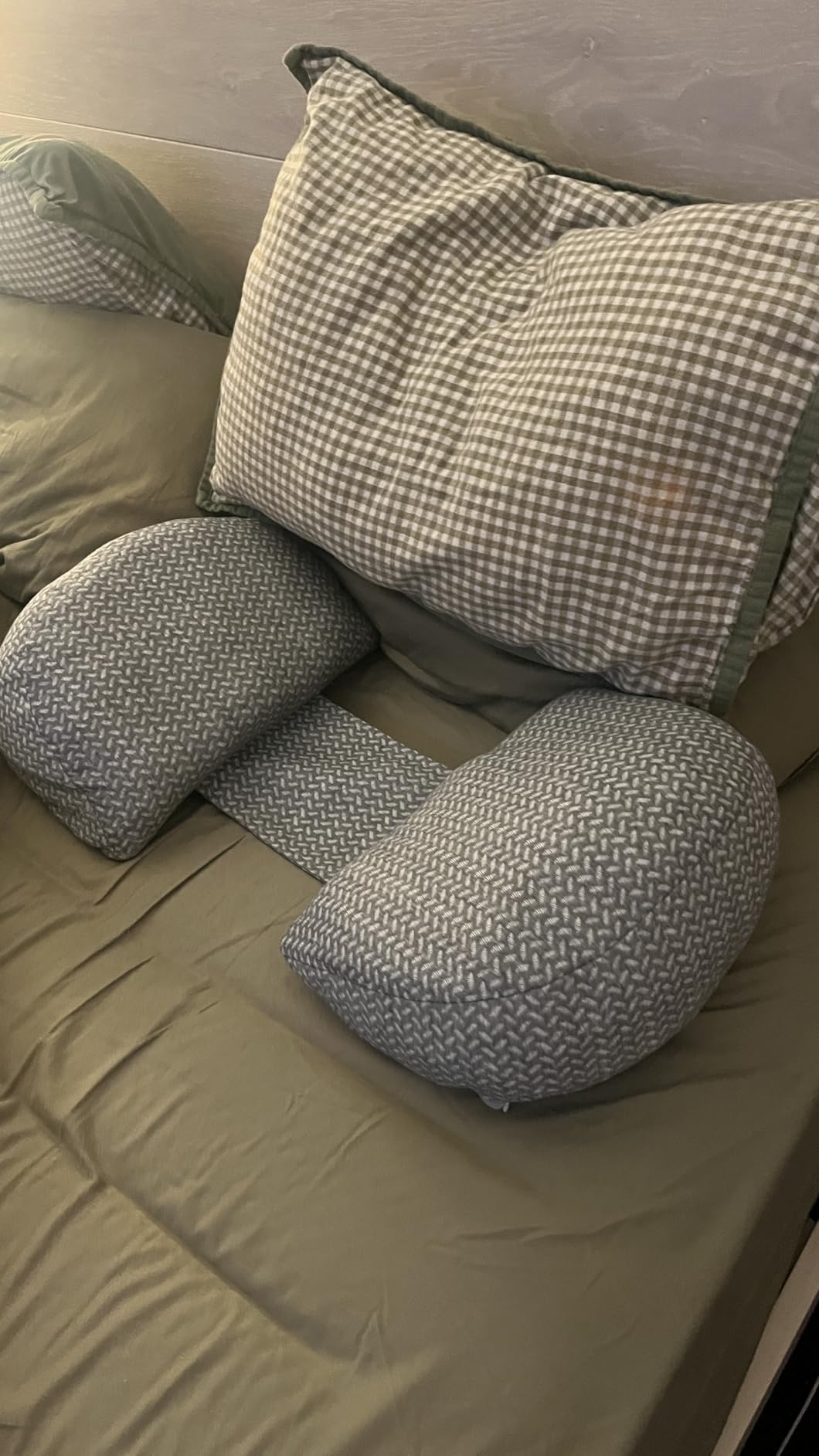 Momcozy Portable Pregnancy Pillow - W Shaped Maternity Support for Side Sleepers, Adjustable Travel Wedge Pillow for Back, Belly, and Hip Relief, Ideal for Pregnant Women, Deep Grey customer photo 2