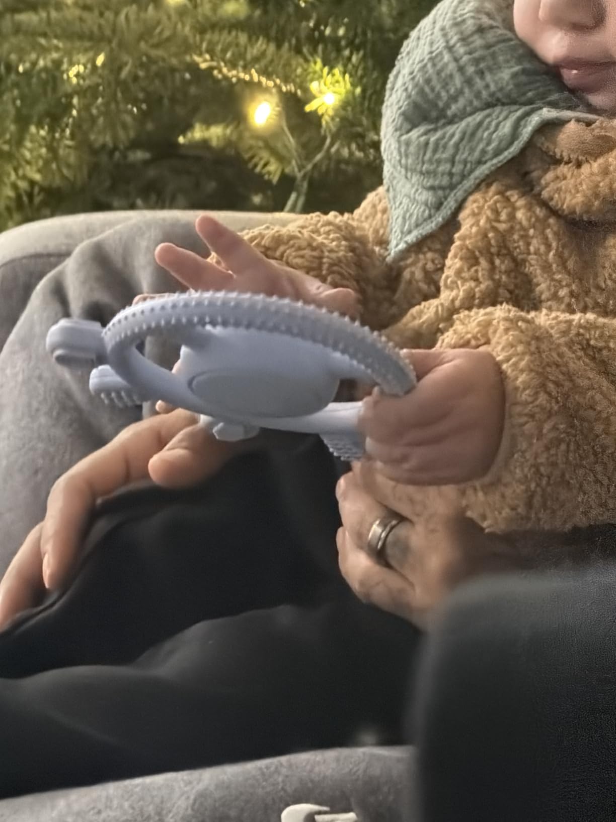 Vibrating Teether for Baby, Sensory Chew Toys for Autistic Children & Teething Toys for Babies 6-18 Months, USB Chargeable & 3X Vibration Settings, Autism Sensory Products customer photo 1
