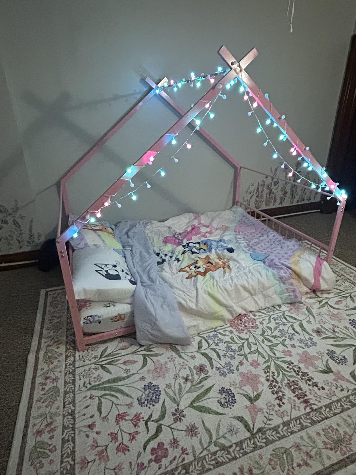 Karl home Twin Size Toddler Floor Bed, Metal Montessori Bed with Slats & Fence, Roof/House/Canopy Bed Frame for Girls, Boys, No Box Spring Needed, White customer photo 2