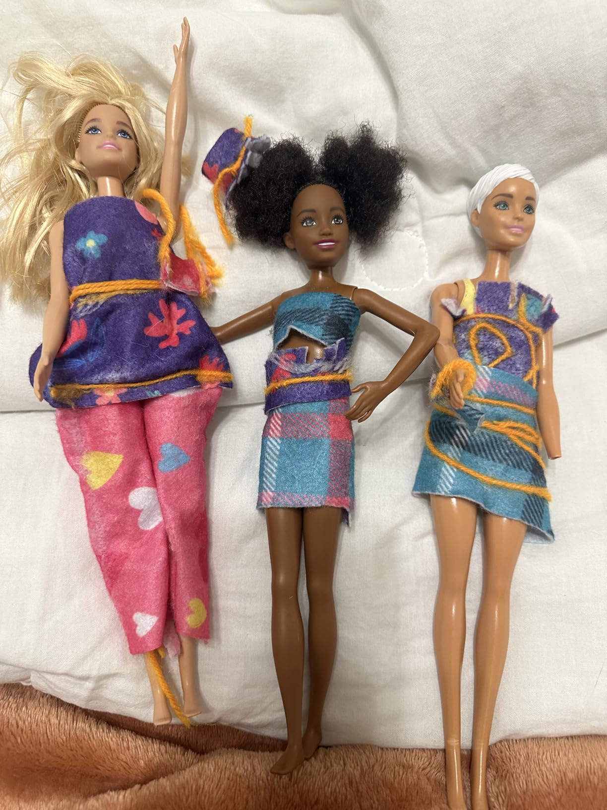 TUZT Mini Sewing Machine Toy Kit for Kids Beginners, 22pcs Portable Electric Sewing Machine with Sewing Kit, Light and Finger Guard, Birthday Christmas Gift for Kids Girls 4-12 customer photo 1