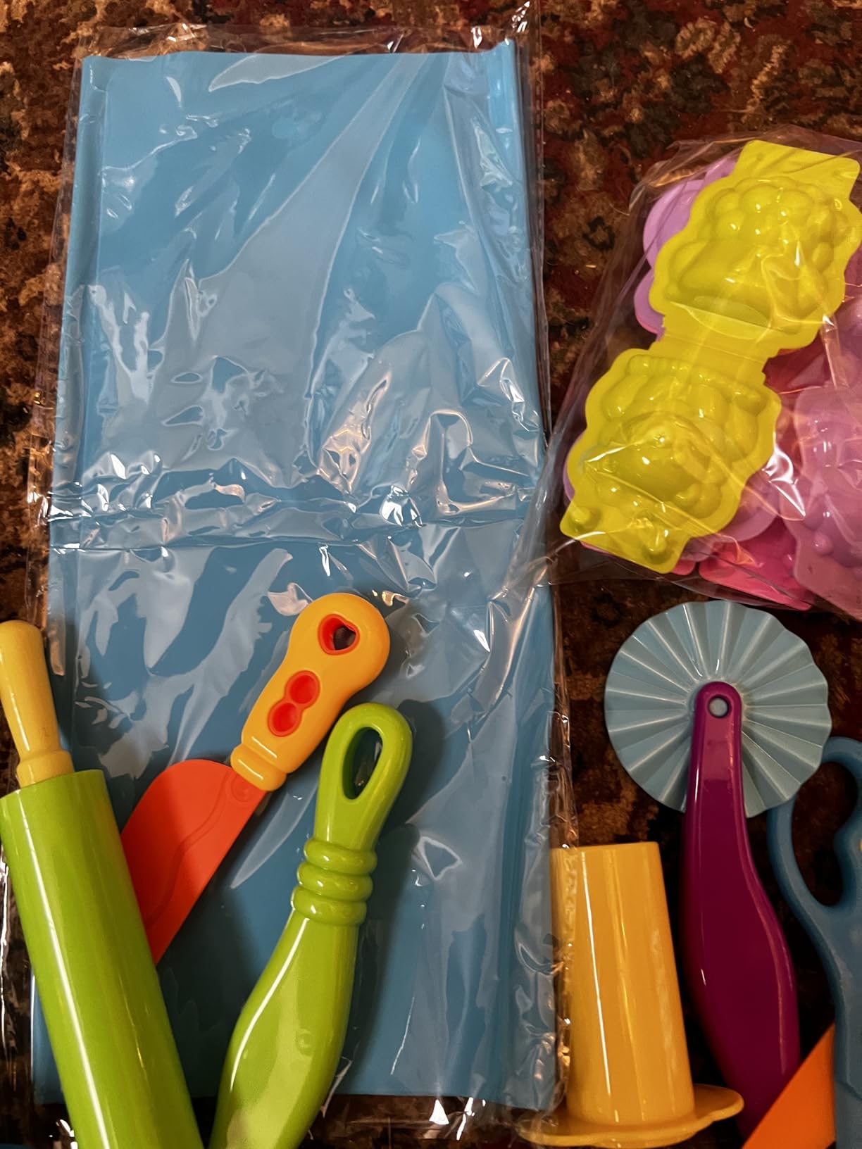 Dough Play Tools Sets for Kids, 22pcs Clay and Dough Accessories for Toddlers with Storage Box, Silicone Mat, Rolling Pins, Safety Scissors, Mini Knife,3D Dino & Animal Molds, Gift for Boys Girls customer photo 1