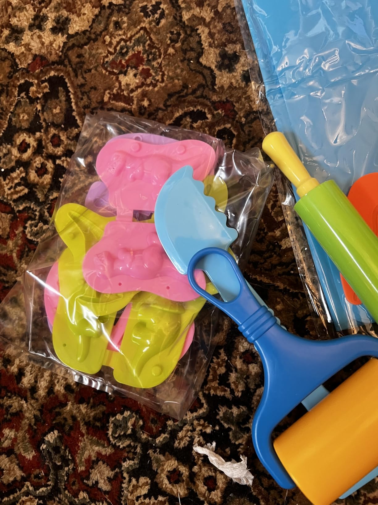 Dough Play Tools Sets for Kids, 22pcs Clay and Dough Accessories for Toddlers with Storage Box, Silicone Mat, Rolling Pins, Safety Scissors, Mini Knife,3D Dino & Animal Molds, Gift for Boys Girls customer photo 2