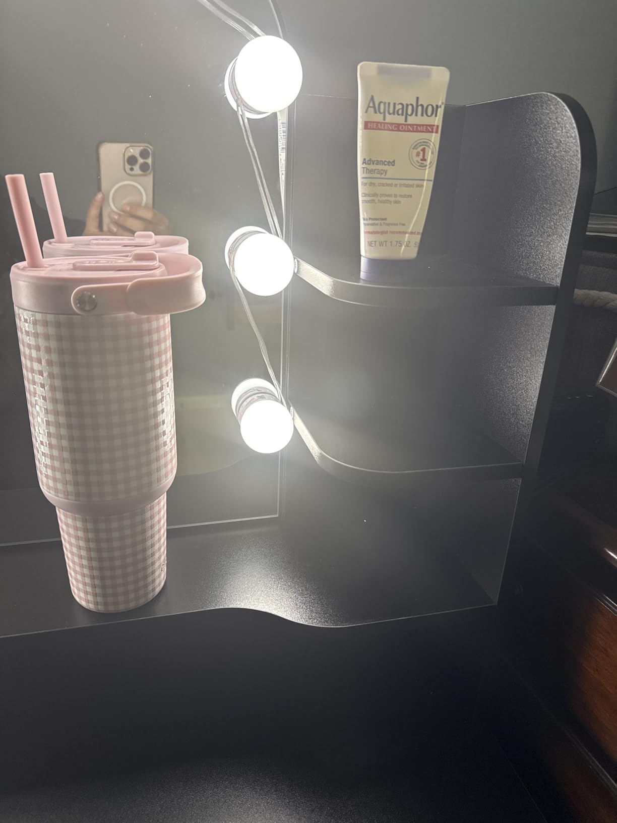 wanan Makeup Vanity with Chair, Small Vanity Desk with Mirror and Lights 3 Colors, Girls Vanity Set with Power Outlet, Compact Vanity Table for Small Space, White customer photo 2