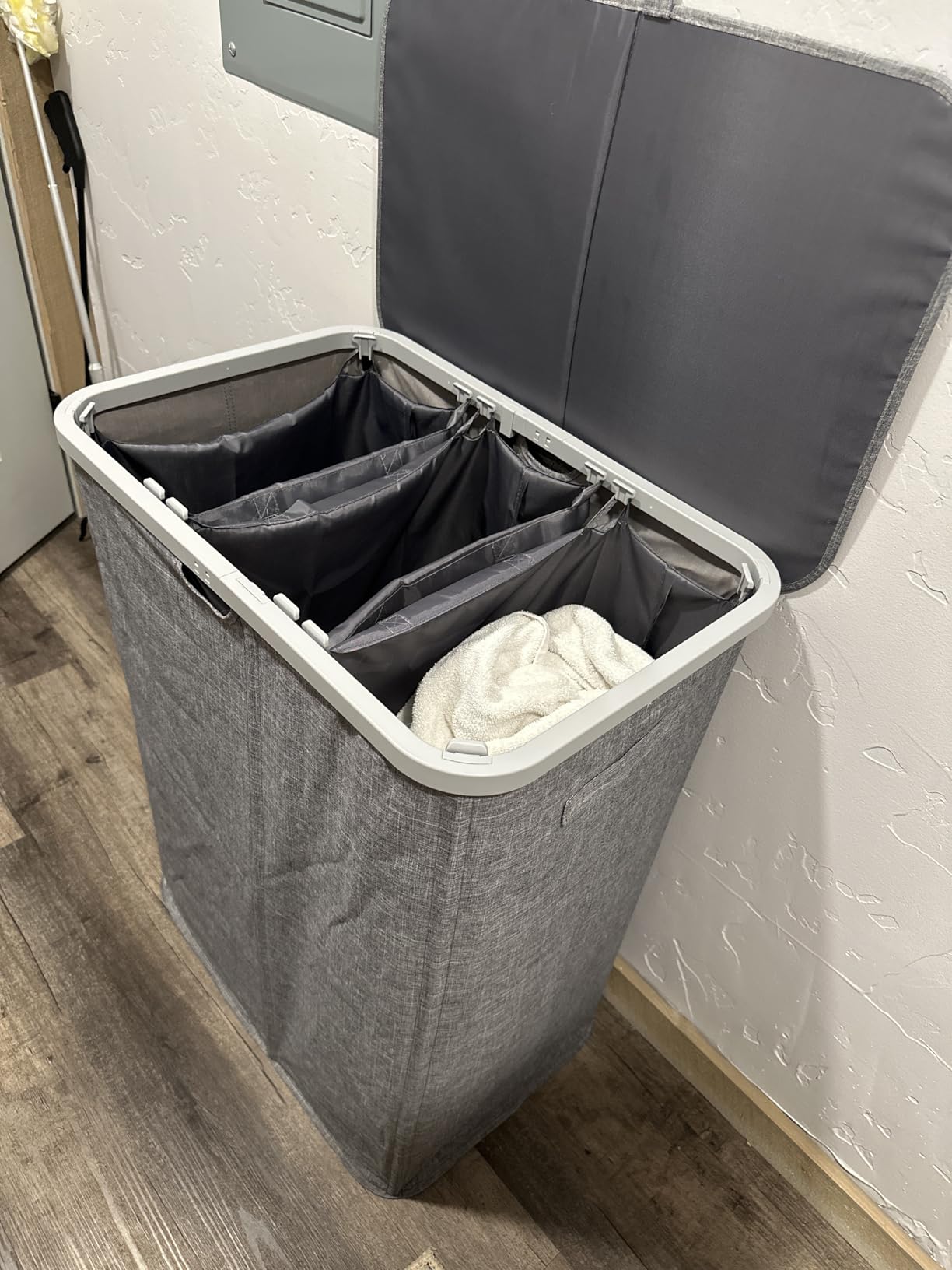 Lifewit 185L Large 3 Section Laundry Hamper with Lid, Plastic Laundry Basket with Bamboo Handles and Removable Bags, Tall Foldable Clothes Hamper for Bathroom Bedroom, Beige customer photo 2