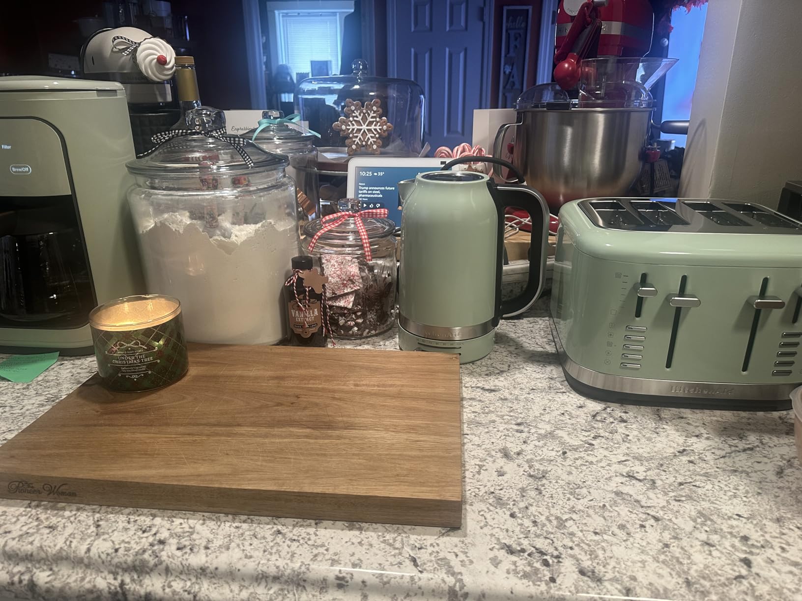KitchenAid 1.7L Electric Kettle w/Temp Control KEK1701, Juniper customer photo 1