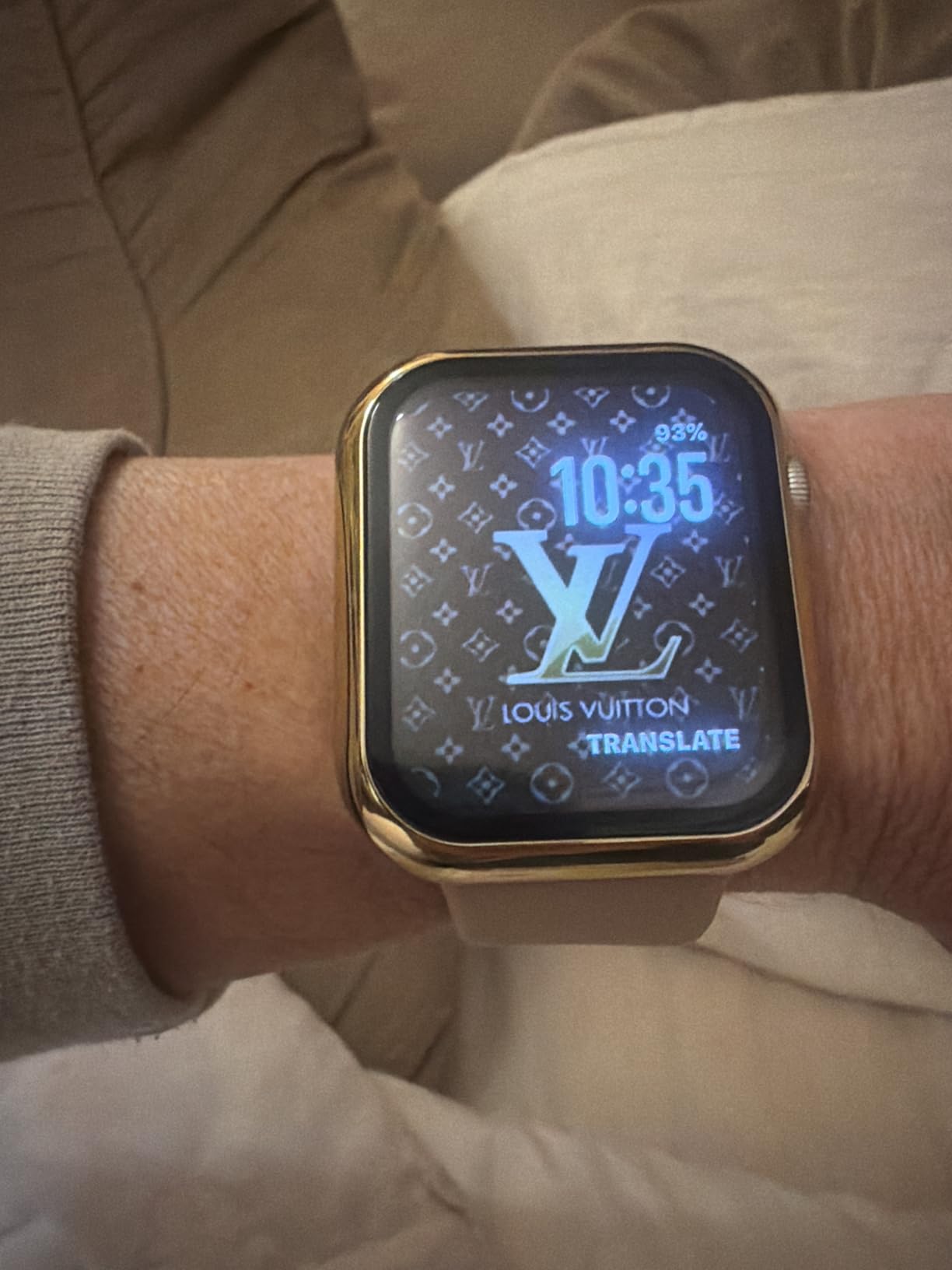 Apple Watch SE 3 [GPS 40mm] Smartwatch with Starlight Aluminum Case with Starlight Sport Band - S/M customer photo 1
