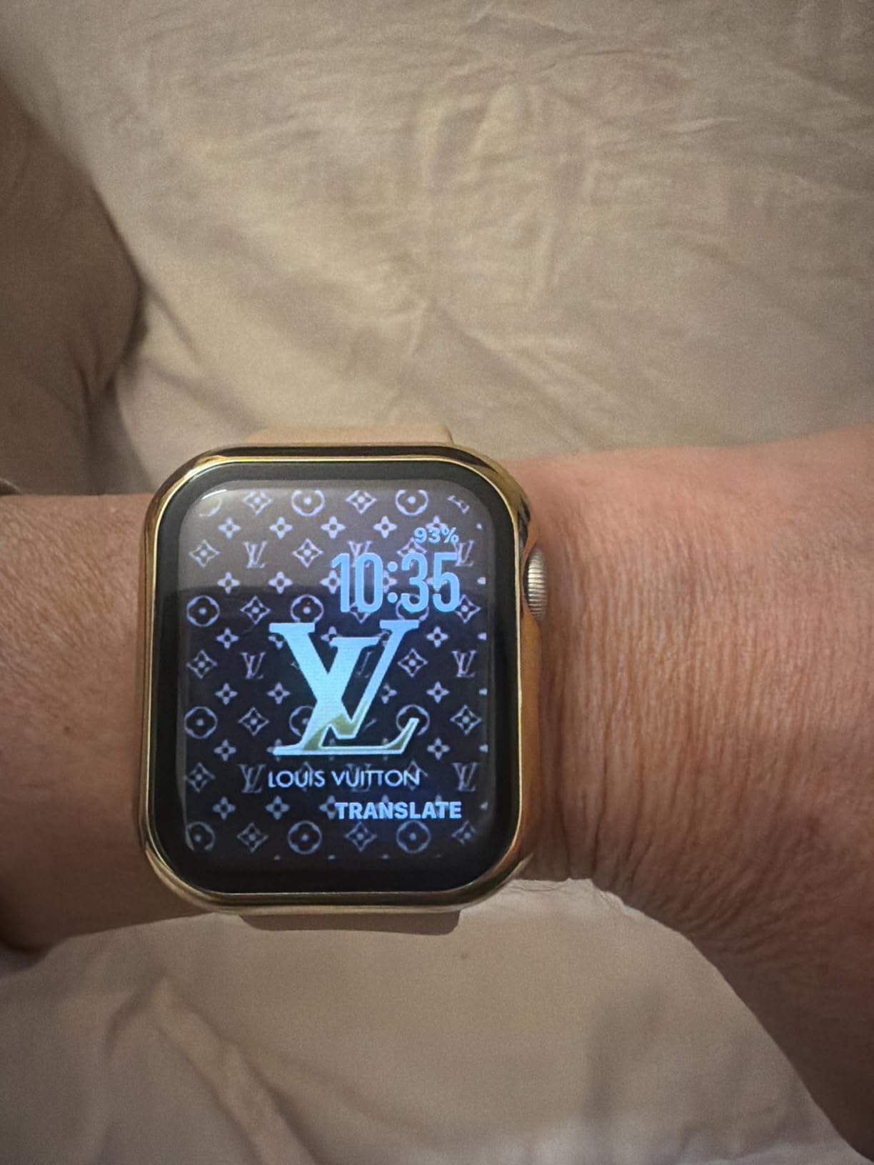 Apple Watch SE 3 [GPS 40mm] Smartwatch with Starlight Aluminum Case with Starlight Sport Band - S/M customer photo 2