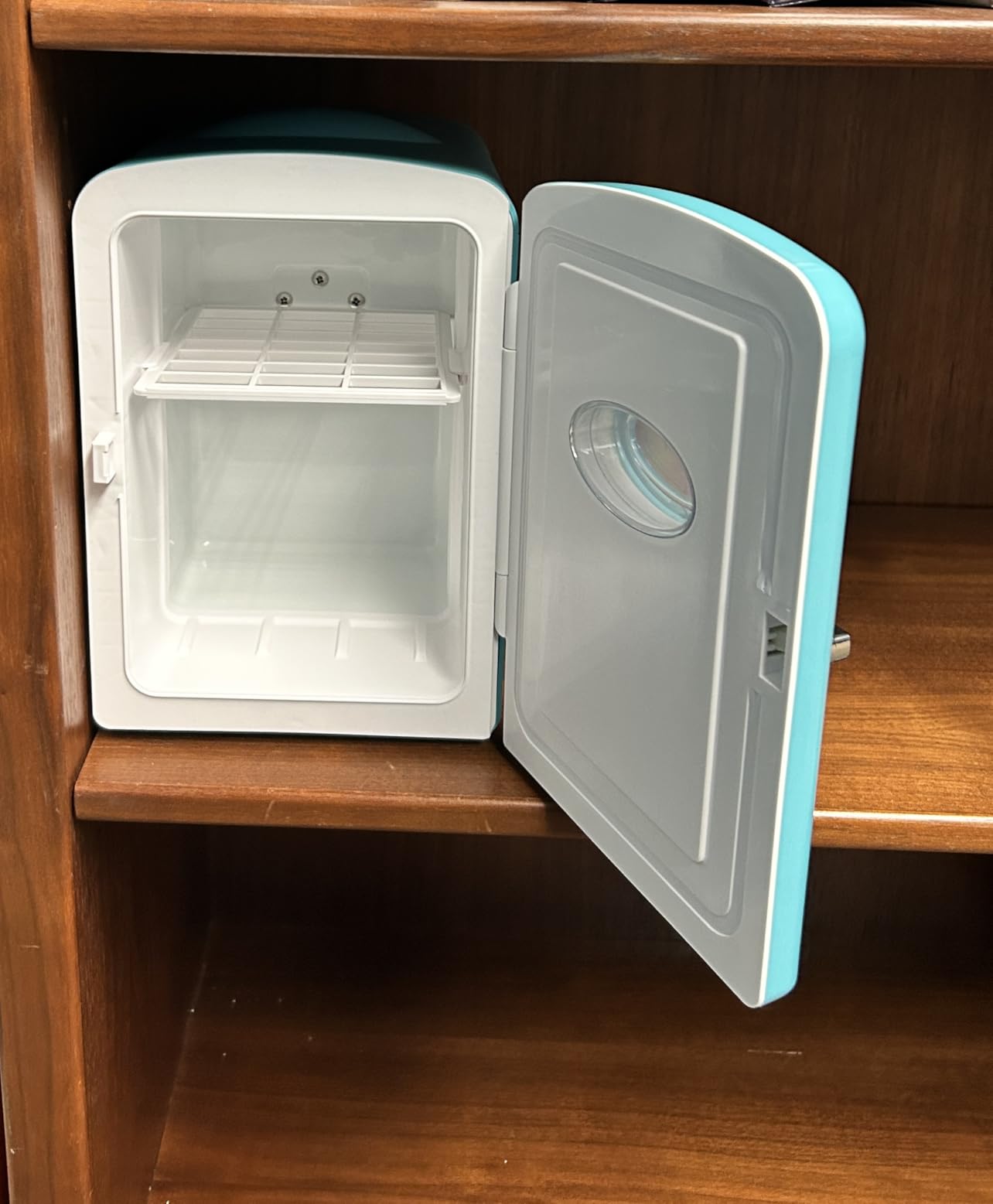 Frigidaire EFMIS171 Retro Mini Portable Personal Fridge - Ideal for Home, Office or Dorm - Includes Carrying Handle, AC/DC Wall/Car Charger (Pink) customer photo 2