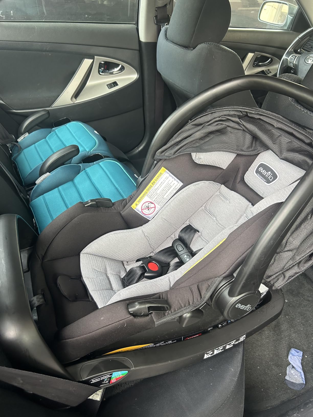 Diono Connect3 RXT Backless Booster, Slim Fit 3-Across in Many Mid-Sized Sedans and SUVs, for Children from 40-120 lbs., Lightweight with Latch connectors customer photo 2