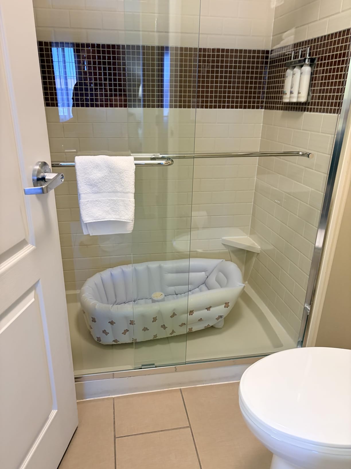 UNEEDE Inflatable Bathtub for Toddlers, Portable Baby Tub with Built-in Air Pump, Anti-Slip Design with Big Drain, Perfect for 0-6 Months Newborn and up, Ideal for Home Travel & Beach customer photo 2