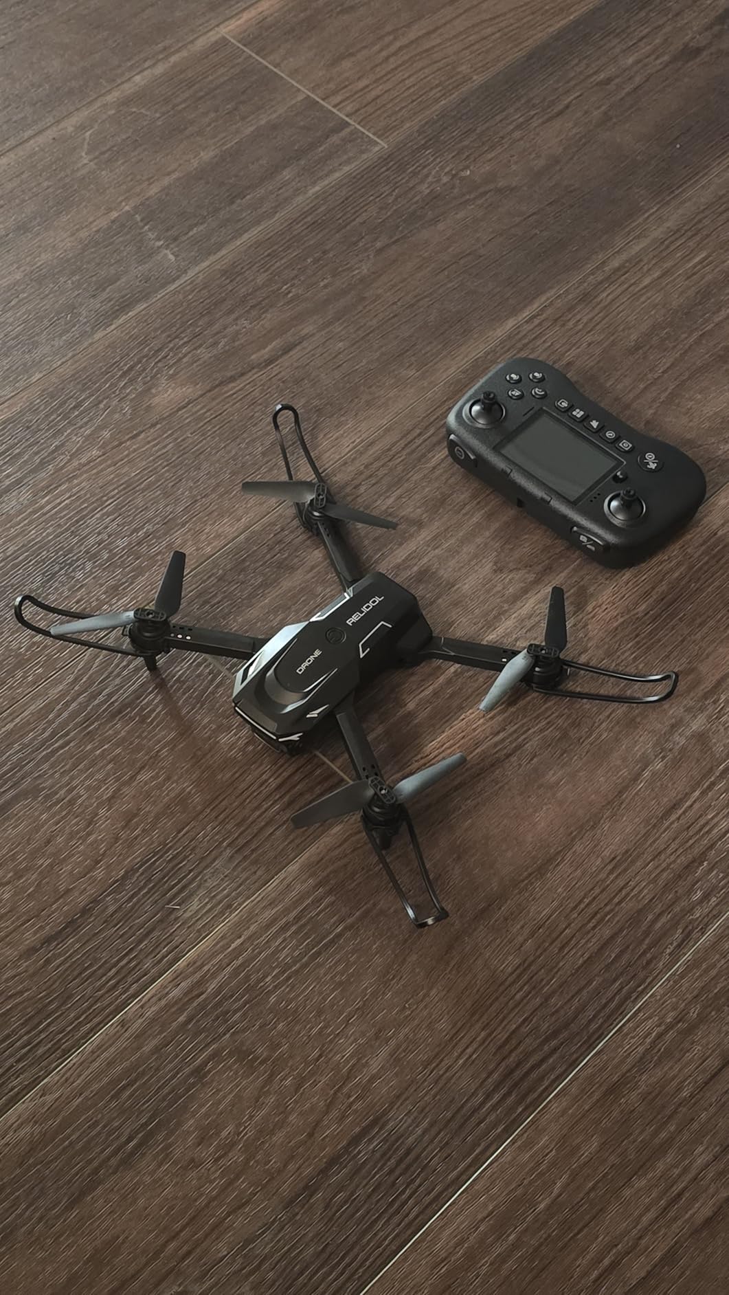Drone with Camera - Drone with Screen on Controller for Beginners, Foldable Remote Control Quadcopter with Gesture Control, 3D Flip, One Key Start, Emergency Stop, 2 Batteries, Easier to use customer photo 2