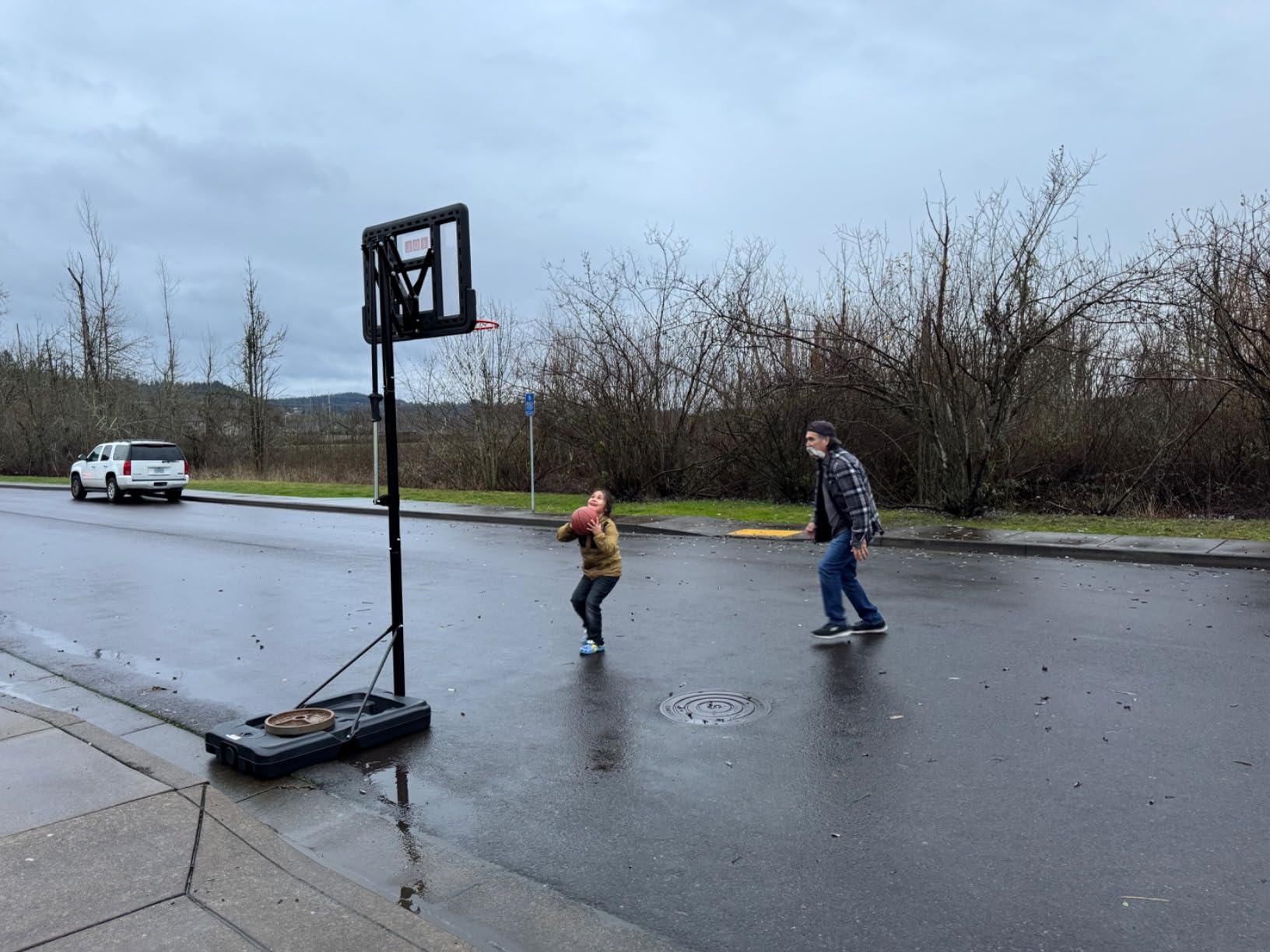 IGL In Ground Basketball Hoops Outdoor, 52-60 Inch Inground Basketball Hoop, 10ft Height Adjustable In Ground Basketball Goal with Shatterproof Backboard & 18 Inch Pro-Style Breakaway Rim customer photo 1