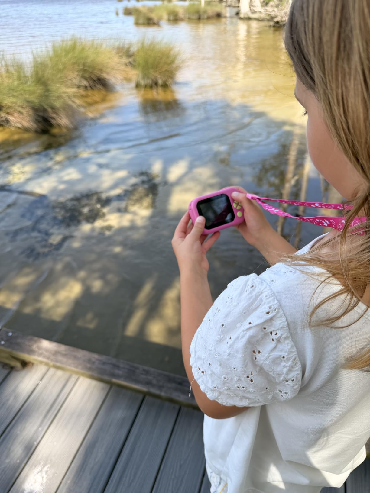 Waterproof Kids Camera, Underwater Camera for Kids 1080P Digital Video Camcorder with 2.4 inch Display, 32GB TF Card, Emergency LED Flash, Diving Swimming Beach Pool Toys for 3-12 Years Old Girls, Pink customer photo 2