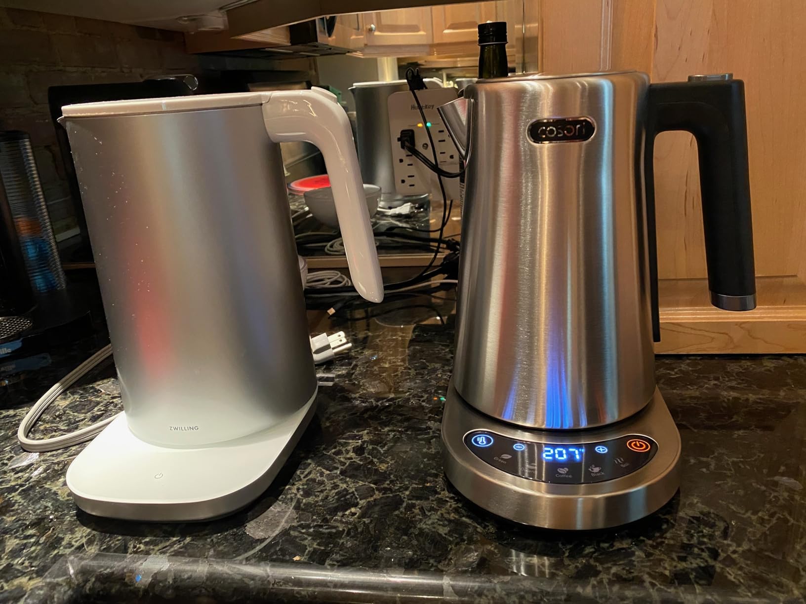 Cosori Electric Kettle, Plastic-Free Interior, 5 Presets Temperature Control, Fast Boiling, 2 Lid Opening, 60Min Keep Warm, Stainless Steel Tea Kettle for Tea, Hot Water, Boil Water, Coffee, 1.7L customer photo 1
