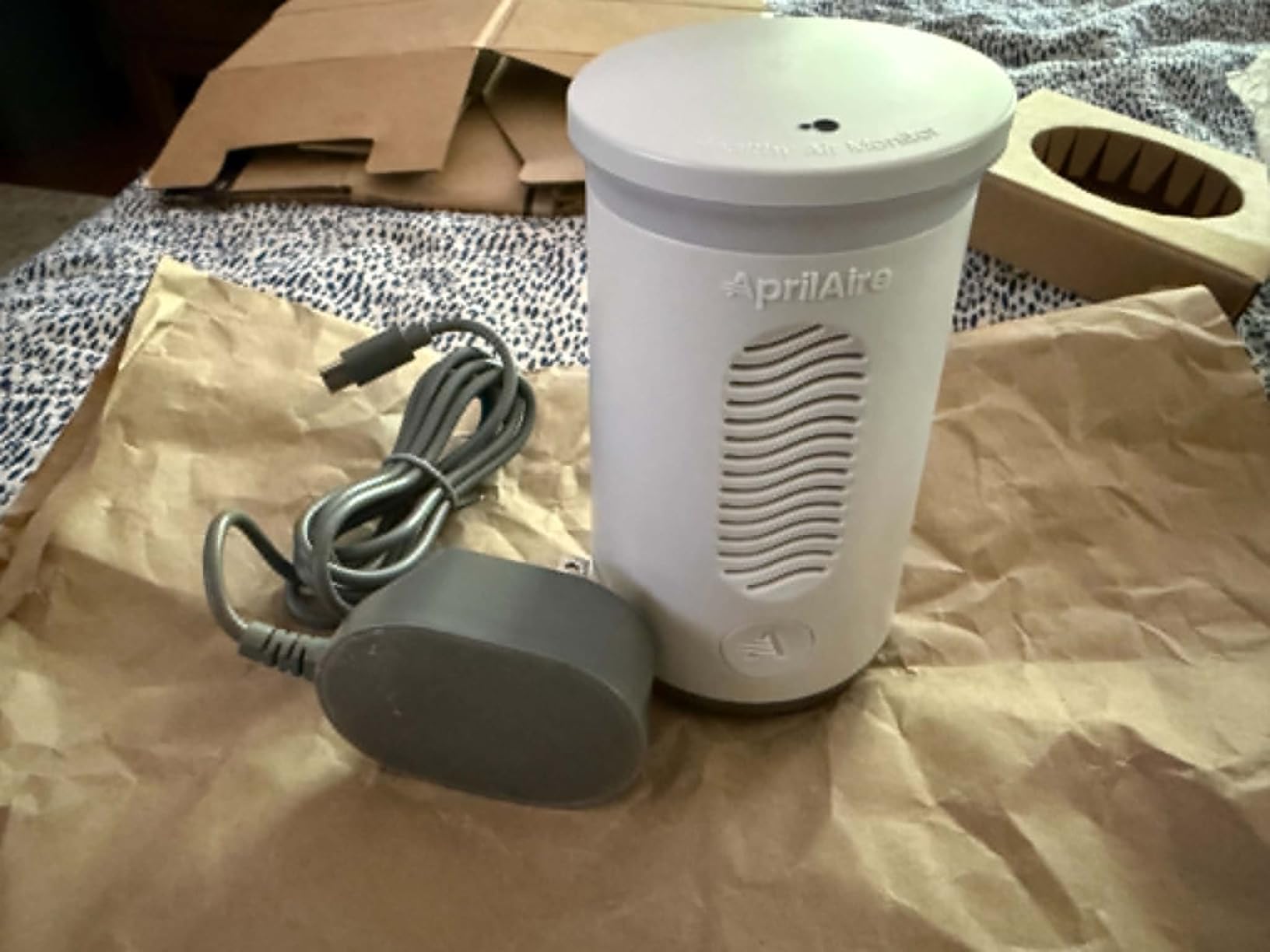 AprilAire ZAWTHCPV Smart Indoor 5-in-1 Wi-Fi Air Quality Monitor (CO2, VOC, PM 2.5, Particulate Matter, Humidity and Temperature), App Controlled IAQ Monitor for Home Air Quality Sensor customer photo 2