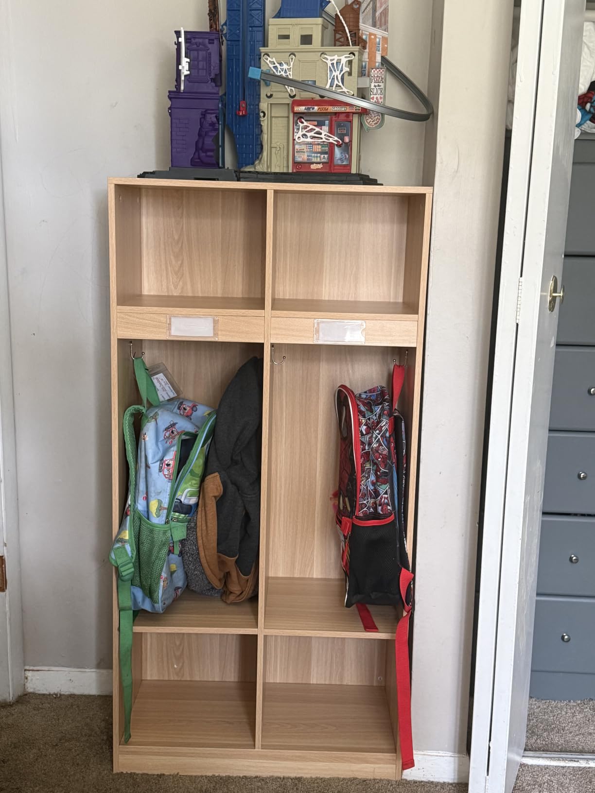 Kikihouse 2-Section Classroom Coat Locker with 4 Cubbies, Daycare Cubbies with 4 Hooks, Kindergarten Lockers for Home, School, Nursery customer photo 1