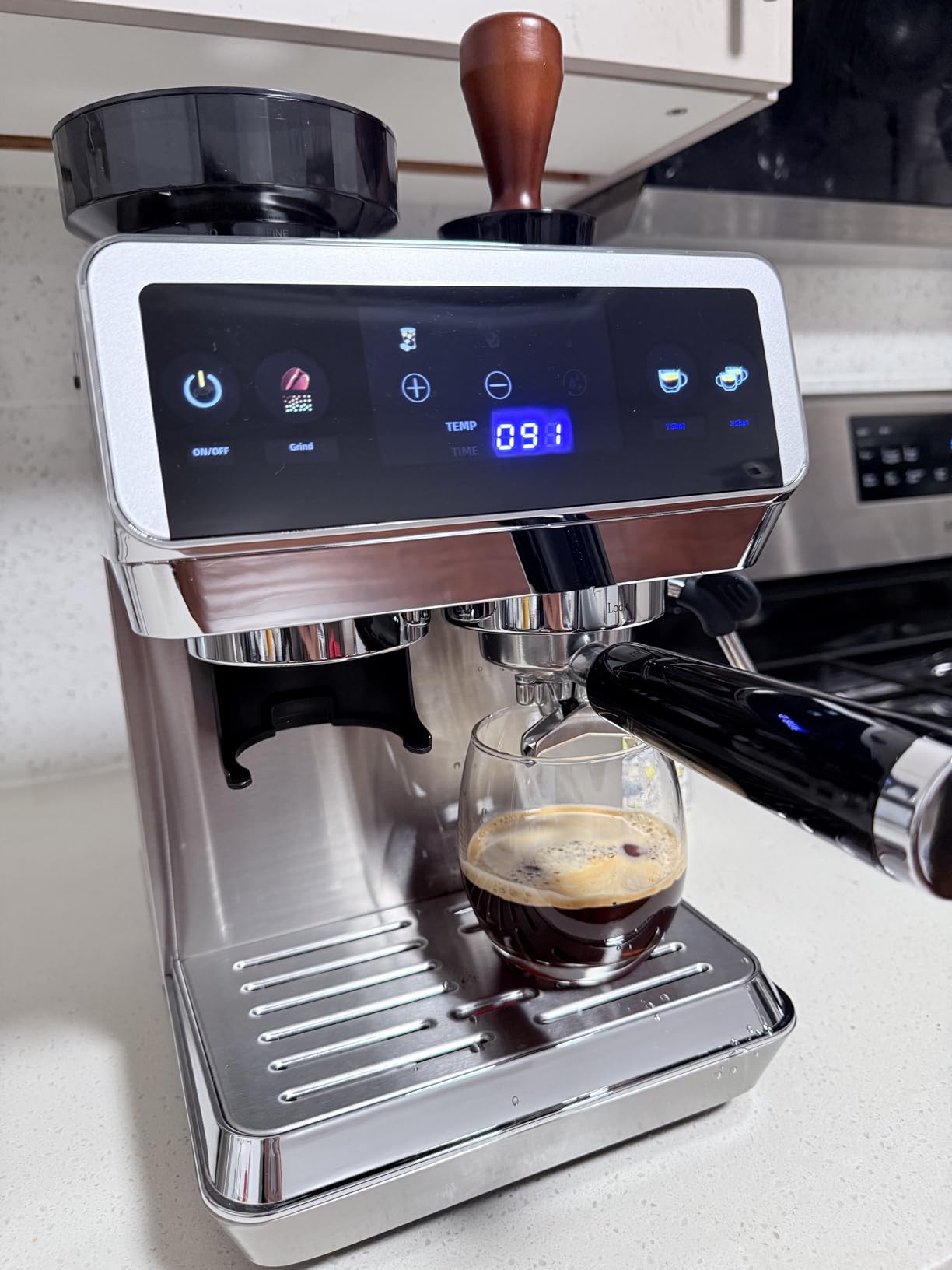 AMZCHEF Espresso Machine With Grinder, 190°F-201°F Temp Control Coffee machine with 44 Grind Setting, Milk Frother, Touch Screen, Cold Brew, Sliver customer photo 1