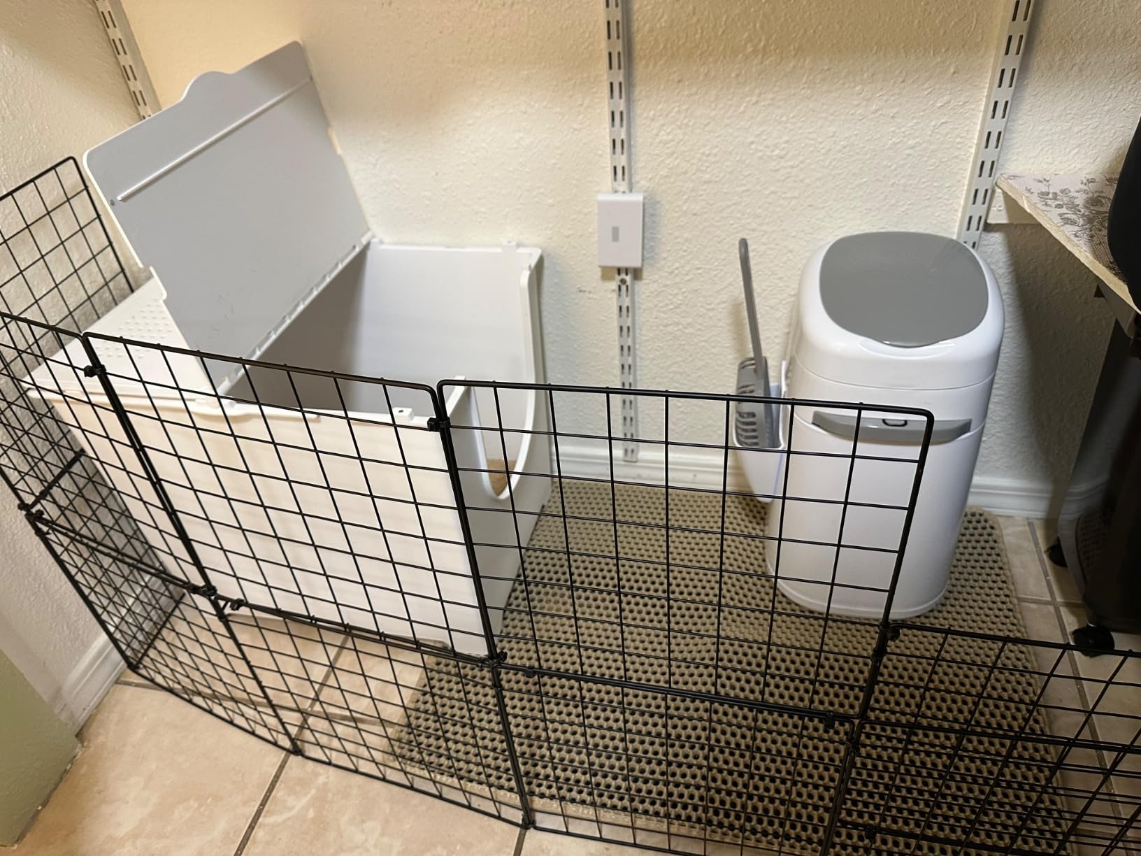 Modkat Flip Litter Box with Lid - Covered Front-Entry Cat Litter Box with Lid - Full Height Seamless Base, Leak-Proof Design - Reusable Liner, Sifting Scoop & 2 Bamboo Charcoal Filters (White) customer photo 2