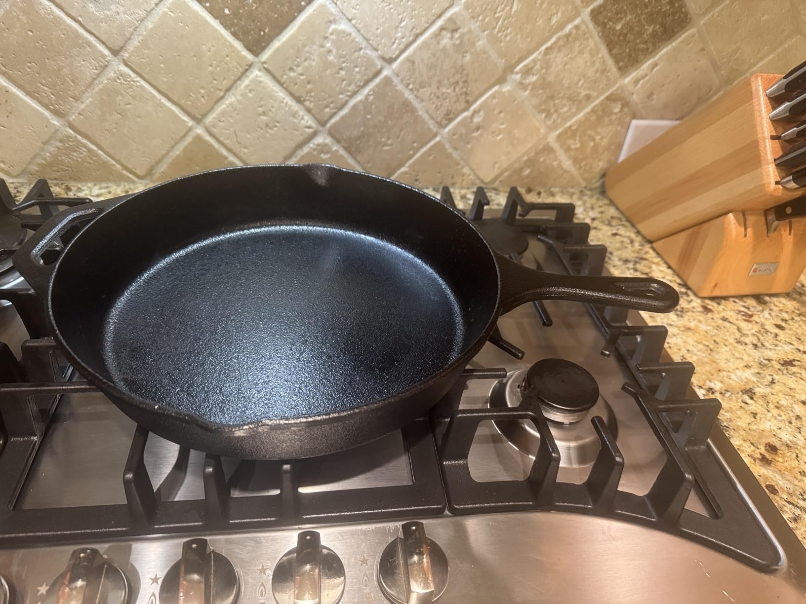 Utopia Kitchen Premium Cast Iron Skillets 12 Inch, Chef's Pan, PFAS-Free, Pre-Seasoned Frying Pan, Stovetop, Oven, Campfire and Grill Large Skillet customer photo 1