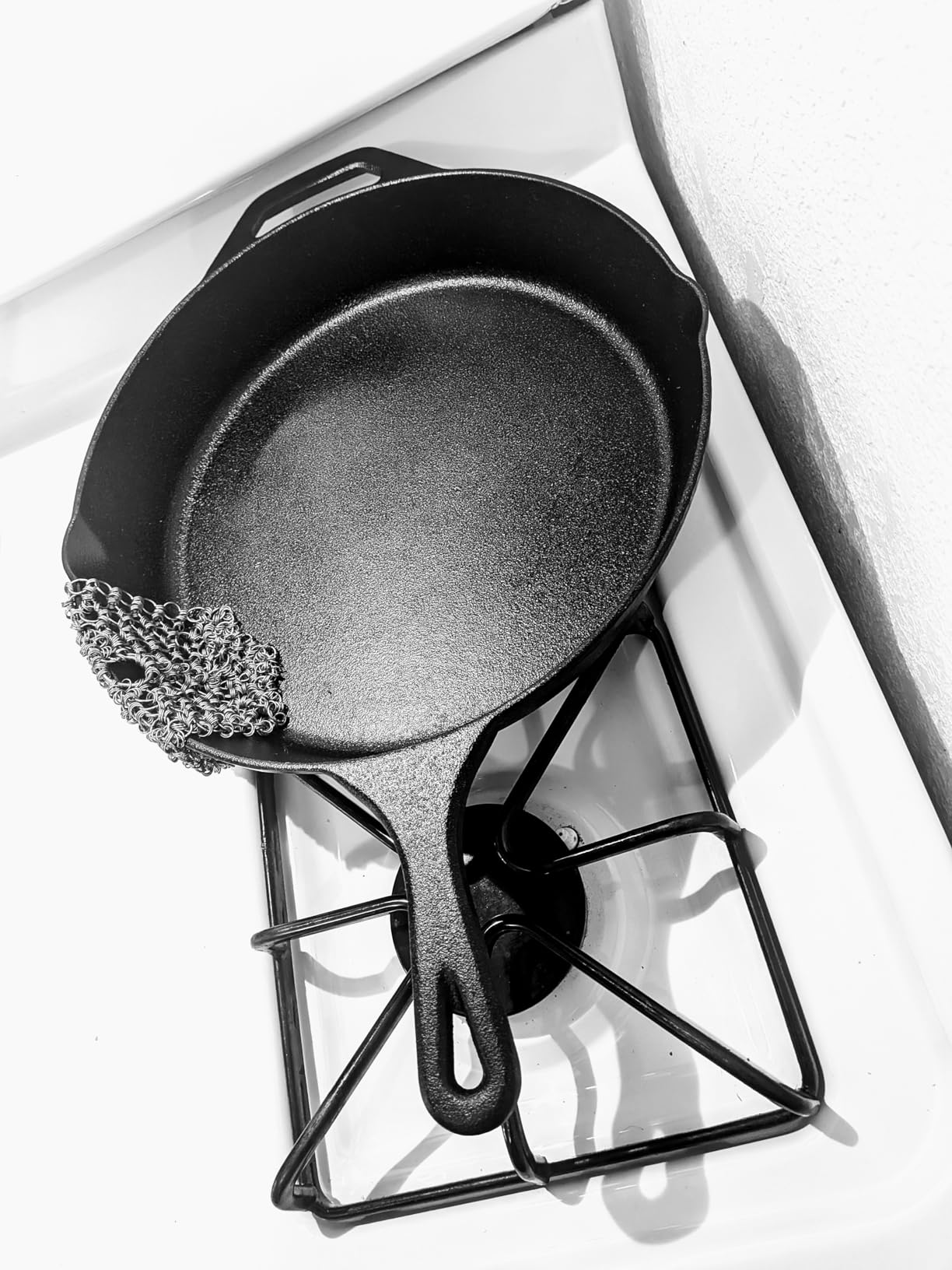 Utopia Kitchen Premium Cast Iron Skillets 12 Inch, Chef's Pan, PFAS-Free, Pre-Seasoned Frying Pan, Stovetop, Oven, Campfire and Grill Large Skillet customer photo 2