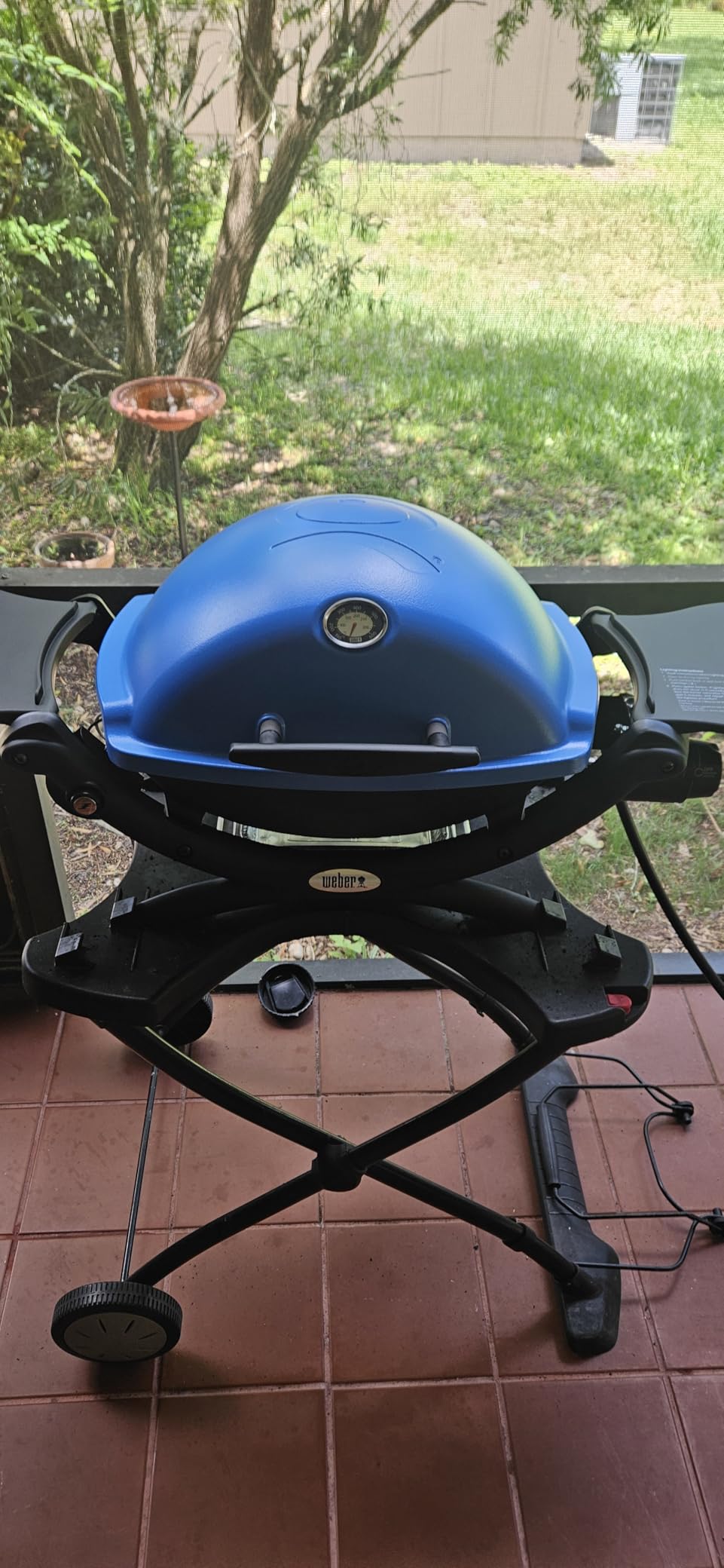 Weber Q1200 Liquid Propane Portable Gas Grill, Red - 1-Burner Travel and Camping Grill with Cast-Iron Grates and Electronic Ignition (8,500 BTU Burner) customer photo 1