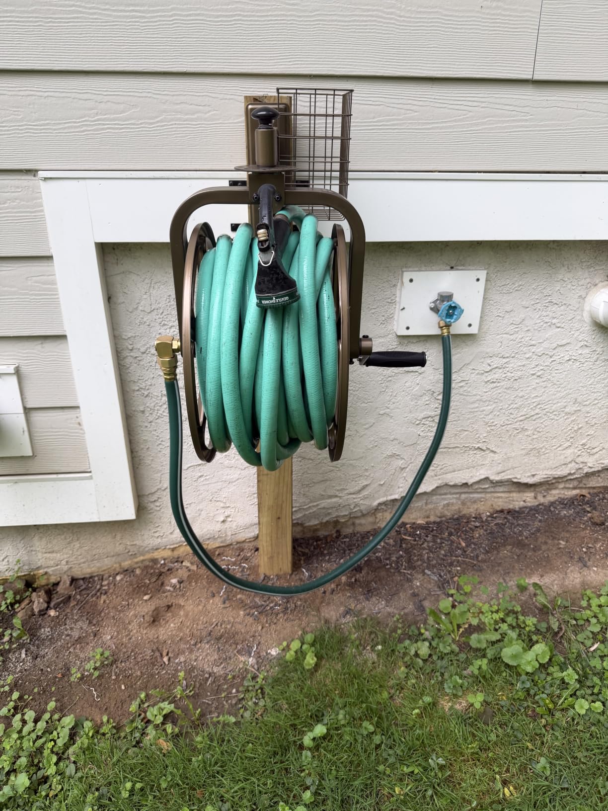 Liberty Garden 712 Single Arm Navigator Multi-Directional Garden Hose Reel, Holds 125-Feet of, 5/8-Inch, Bronze customer photo 1