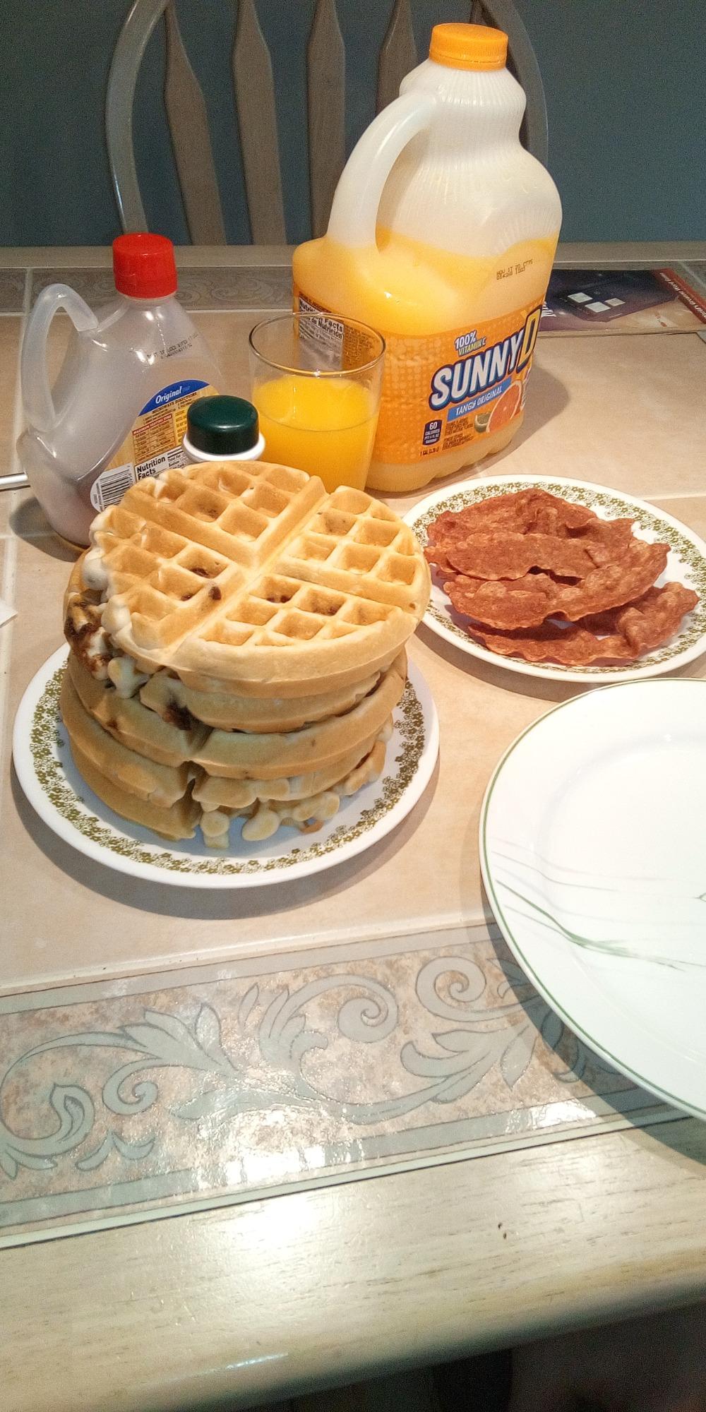 Cuisinart Breakfast Express Flip Waffle and Omelet Maker, One Side Waffle Maker and One Side Egg and Omelet Maker, 1 Inch Belgian Waffles, WAF-B50 customer photo 2
