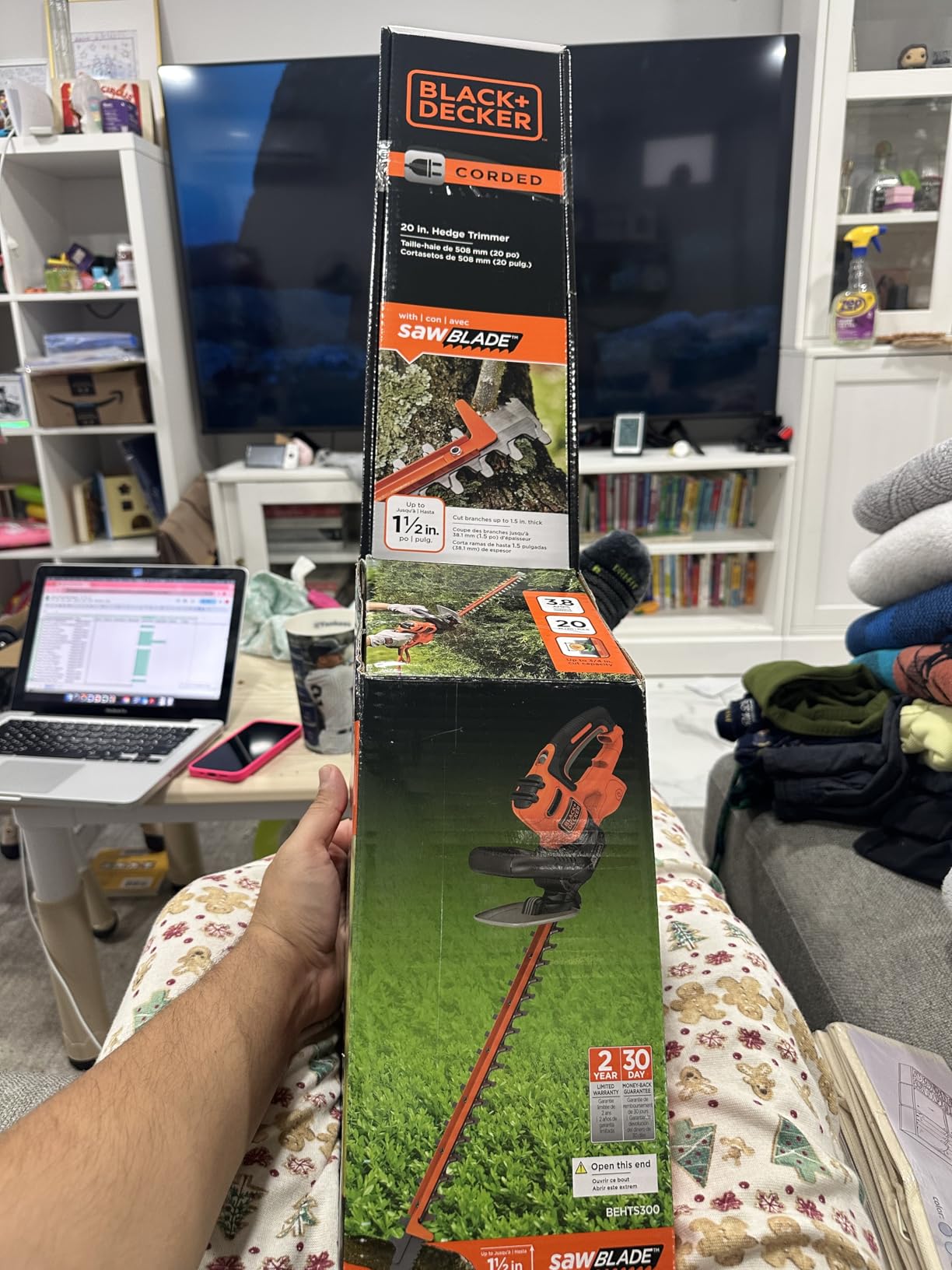 BLACK+DECKER Hedge Trimmer with Saw, 20-Inch, Lightweight and Compact Design, Full Wraparound Handle, Corded (BEHTS300) customer photo 1