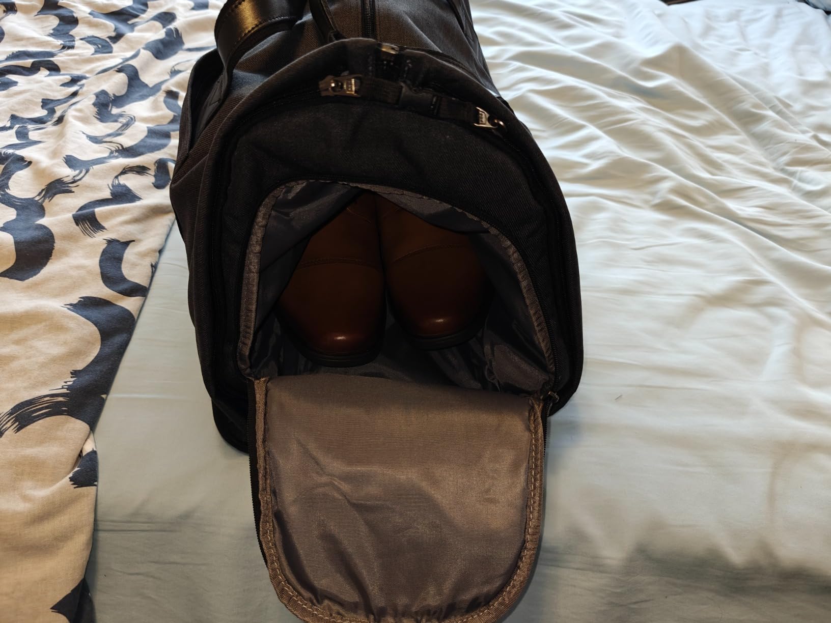 Convertible Garment Bag with Shoulder Strap, Carry on Garment Duffel Bag for Men Women - 2 in 1 Hanging Suitcase Suit Travel Bags, Black customer photo 2