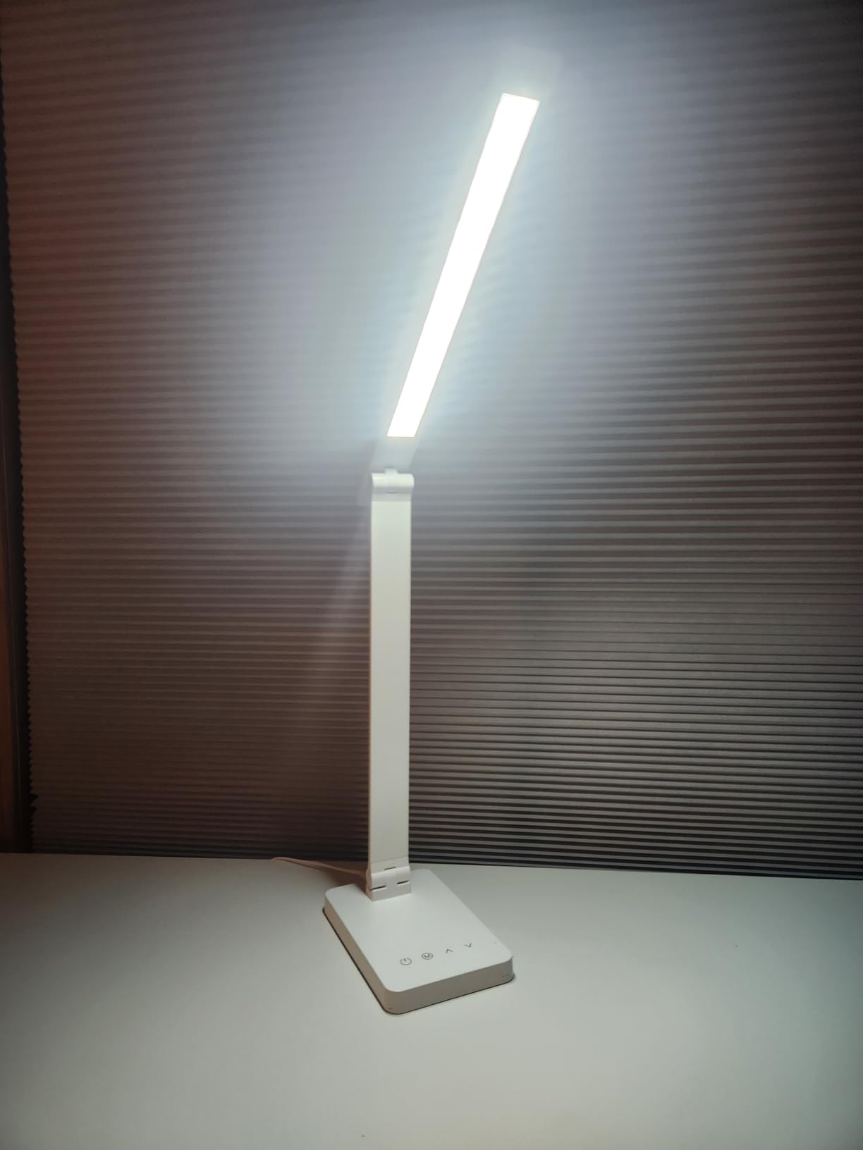 Lepro LED Desk Lamp, Metal Desk Light 9.5W 800lm, Best Task Lamp, 5 Color Modes 5 Brightness Level, Dimmable Home Office Desktop Lamp for Reading, Crafting, Sewing, Puzzle, Nail, White customer photo 1