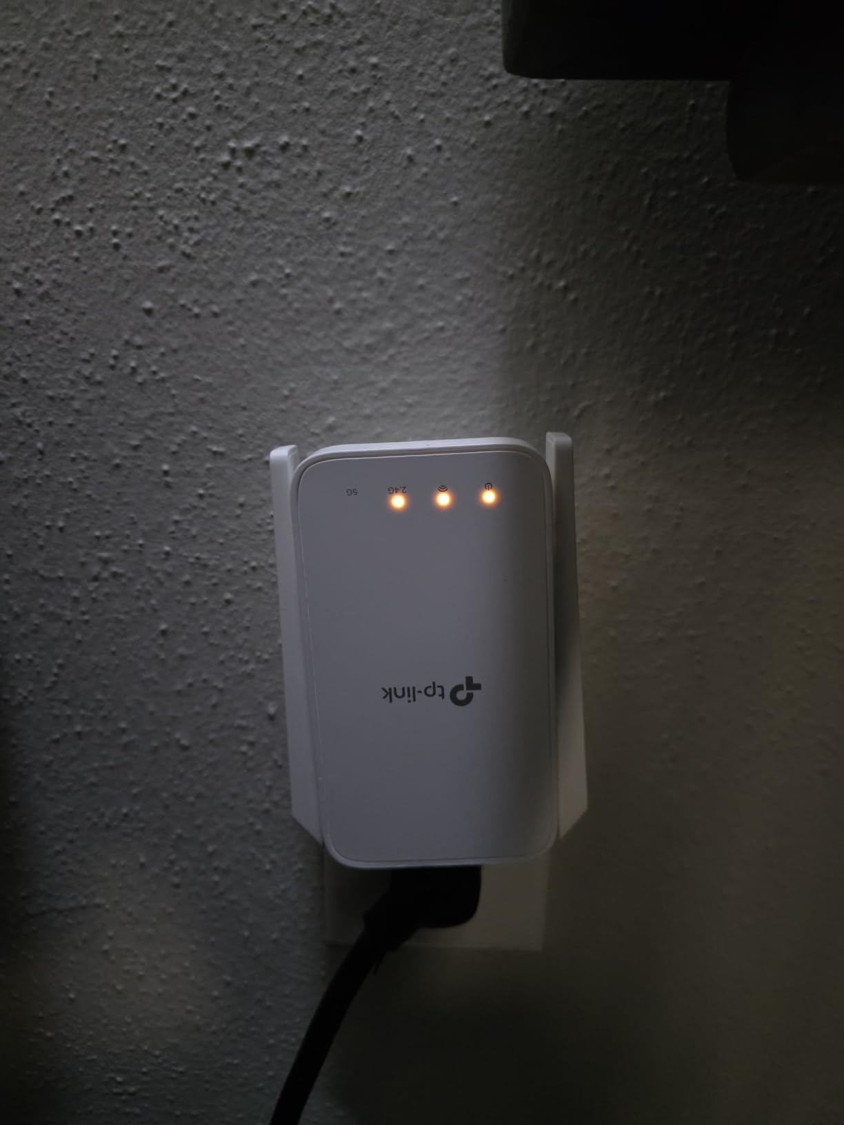 TP-Link AC1200 WiFi Extender (RE315) - 1.2Gbps Home Signal Booster, Dual Band 5GHz/2.4GHz, Up to 1600 Sq.ft and 32 Devices, EasyMesh Compatible, One Ethernet Port customer photo 1