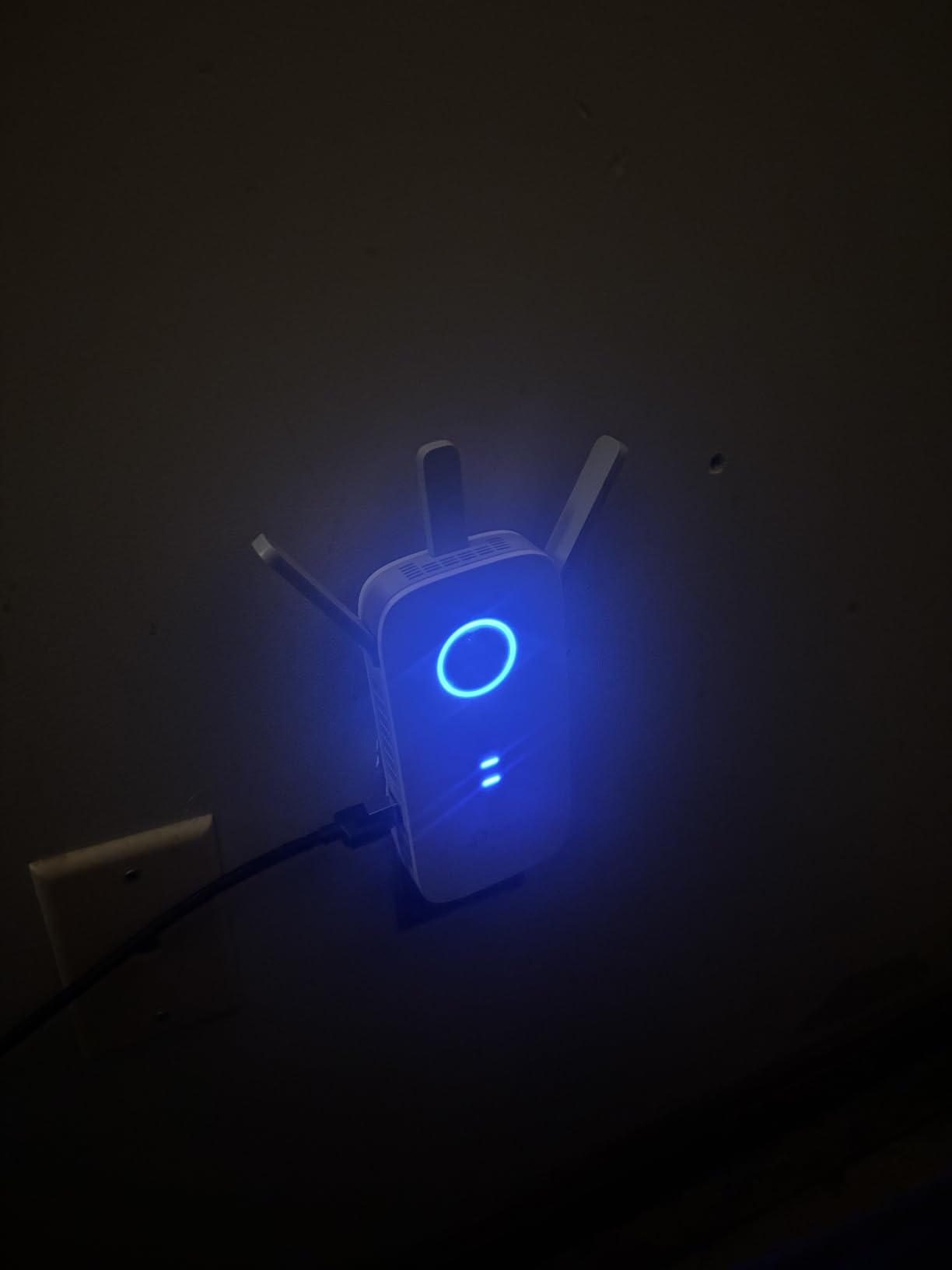 TP-Link AC1900 WiFi Range Extender RE550 - Dual-Band Wireless Repeater Amplifier w/Gigabit Ethernet Port, Up to 2200 Sq. Ft., 32 Devices, Internet Signal Booster, APP Setup, EasyMesh Compatible customer photo 2