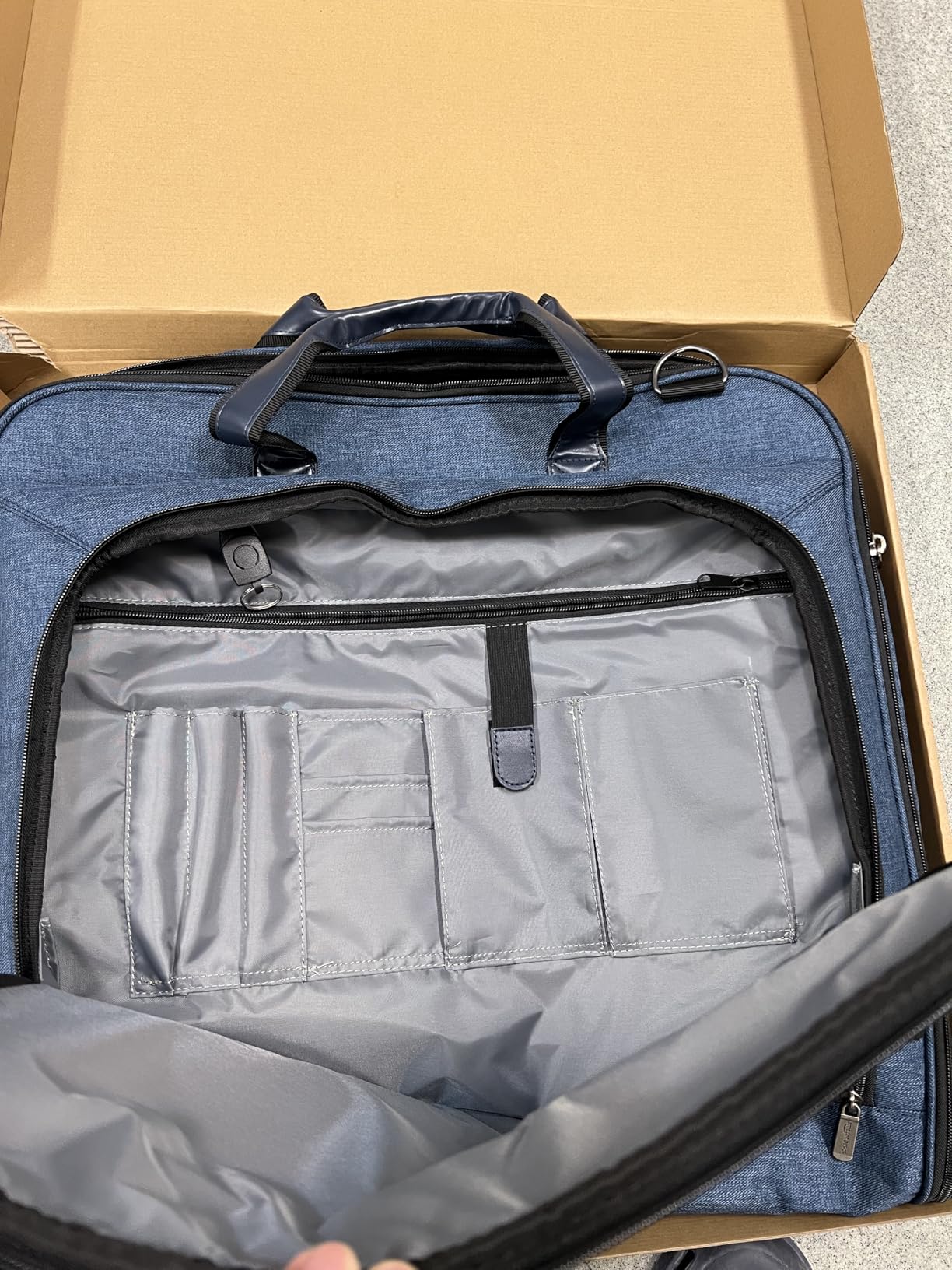 Amazon Basics Carry-On Garment Bag for Travel and Business Trips with Detachable Shoulder Strap, Hanging Suit Luggage, Wrinkle Free Cover for Suits Dresses Coats, Foldable with Shoe Compartment, Navy customer photo 2