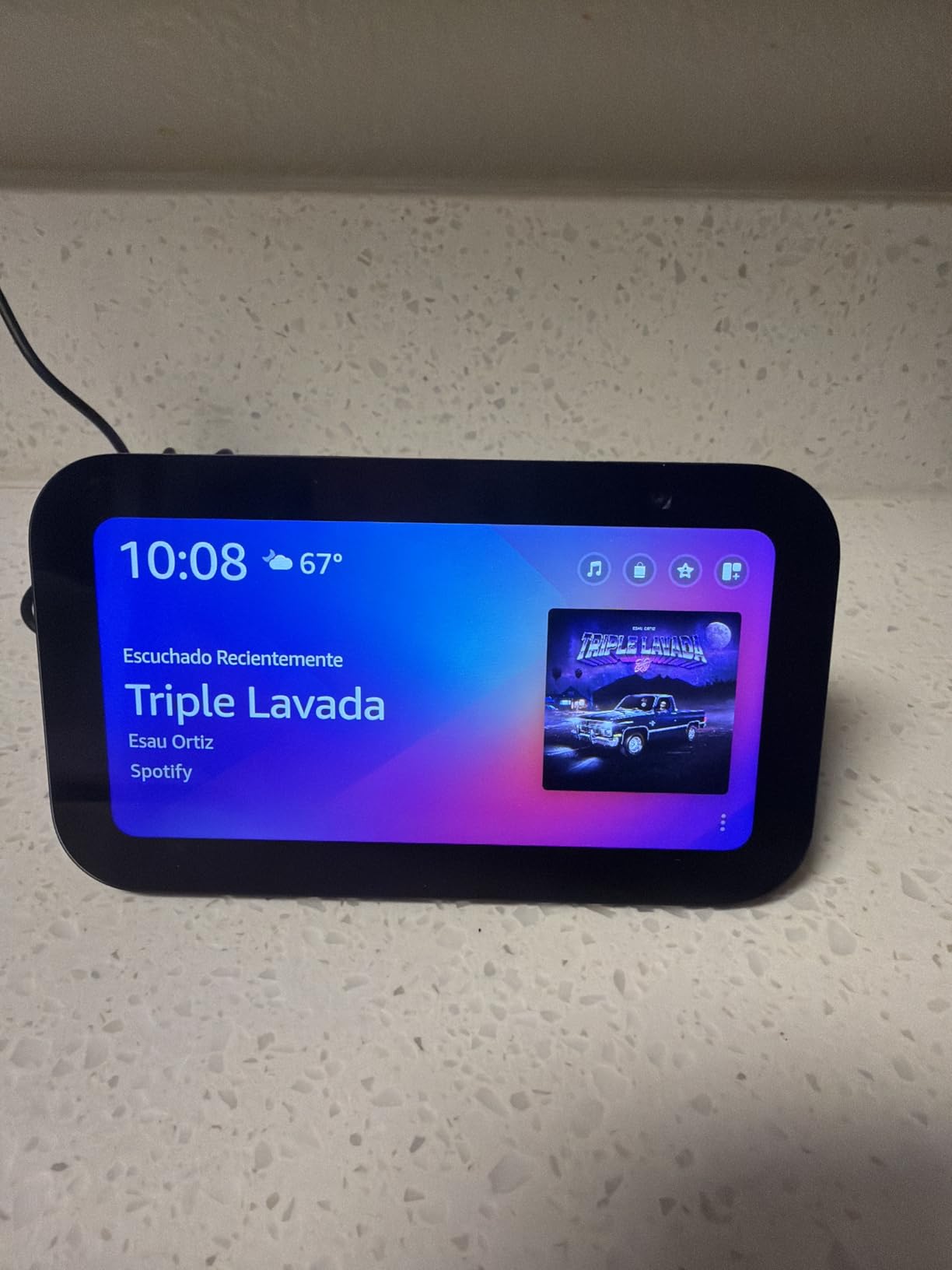 Amazon Echo Show 5 (newest model), Smart display, Designed for Alexa+, 2x the bass and clearer sound, Charcoal customer photo 1